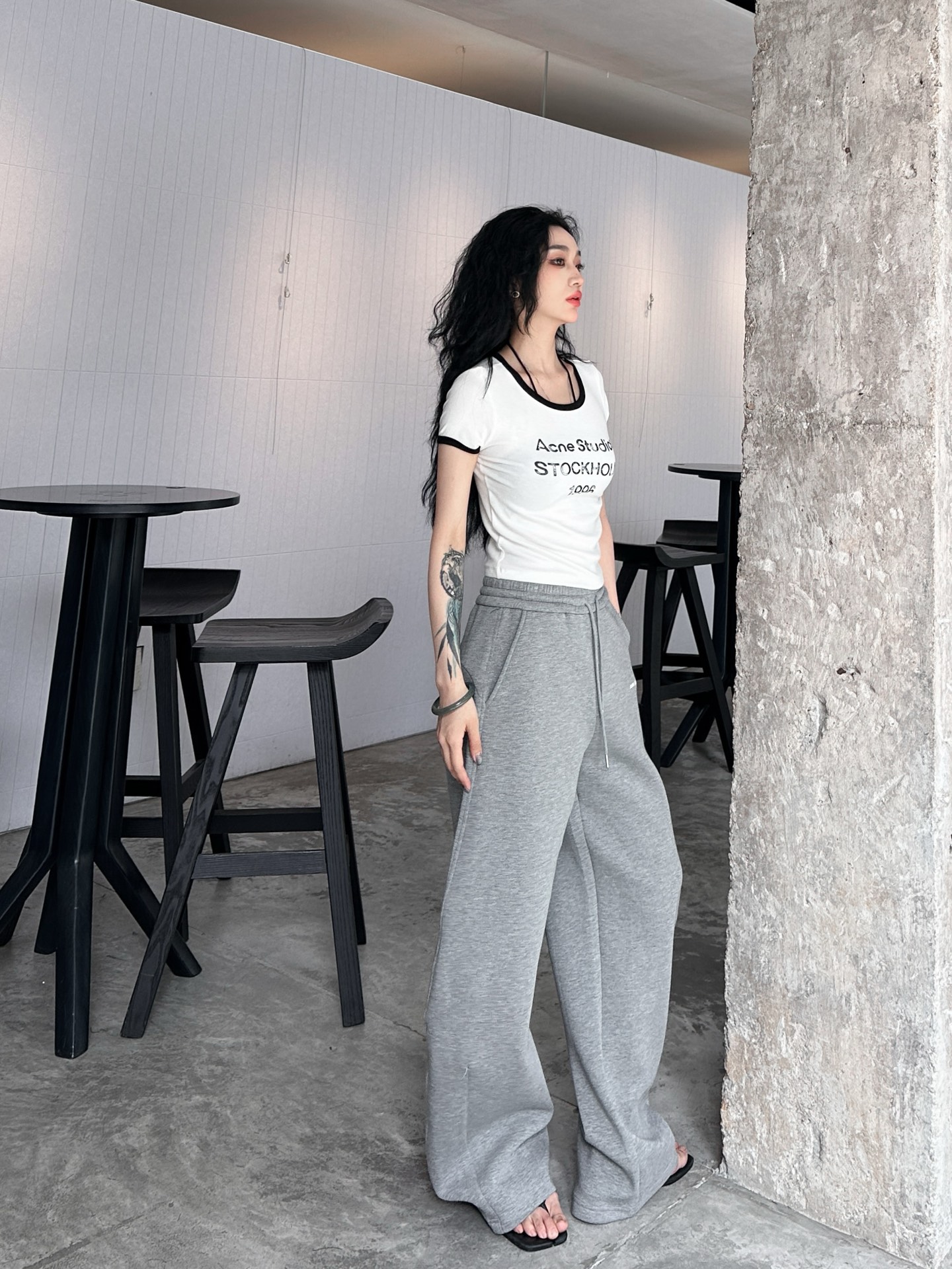 NO:319692,ANN｜New style hoodies, imported air-layer fabric, soft and comfortable anti-hook wire, adjustable elastic straps at waist, imported ultra-dense plain embroidery logo at pocket, three-dimensional cut to make you look slim, size Sml, alexander wang19860909ANN｜新款卫裤,进口空气层面料,柔软舒适防勾丝,腰部松紧带可调节,口袋处进口超密平纹刺绣logo,立体剪裁显瘦满分,尺码Sml,,alexander wang,Women's clothing