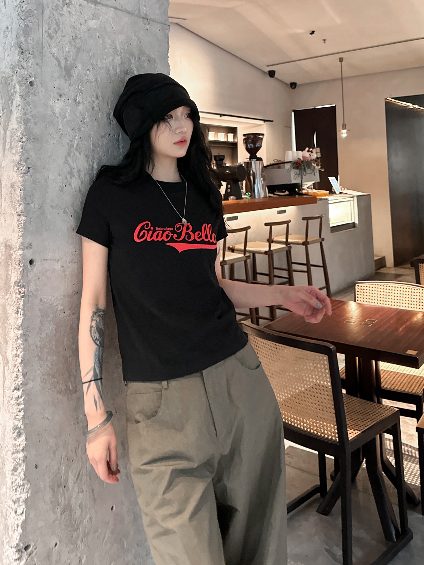 NO:319683,NEW｜New T-shirt, combed cotton fabric is breathable, soft and comfortable on the upper body, small-size and versatile, chest printing process logo details decoration, size sml [Washing instructions, cotton is recommended to wash, gentle force, use warm water or cold water below 30℃, the dark and light colors are separated when washing, and it is not suitable to be exposed to the sun], tees, t-shirt, alexander wang19860909NEW｜新款t恤,精梳棉面料透气柔软上身舒适,小版型显瘦百搭,胸前印花工艺logo细节装饰 ,尺码sml［洗涤须知棉质,建议手洗,力度轻柔,使用30℃以下温水或冷水洗涤,洗涤时深浅颜色分开,不宜暴晒］,,tees，t-shirt,alexander wang,Women's clothing