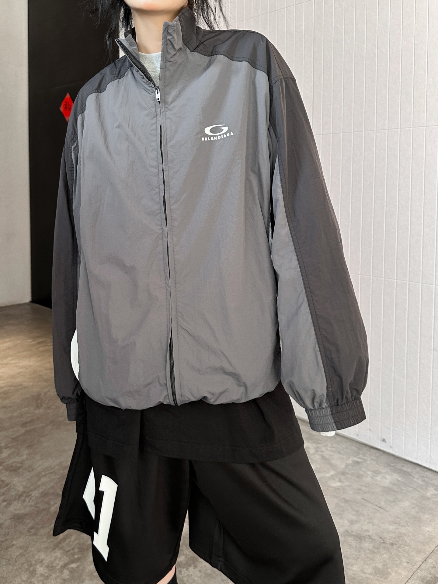 NO:319681,NEW｜New windbreaker jacket, pure cotton fabric, heavy-duty three-dimensional plain embroidery on the chest, full of details, simple and atmospheric splicing design, loose style for men and women, size Sml, jackets & coats, alexander wang19860909NEW｜新款风衣外套,纯棉面料,胸口重工立体平纹刺绣,细节满满,拼接设计简单大气,宽松版型男女同款,尺码Sml,,jackets & coats,alexander wang,Women's clothing