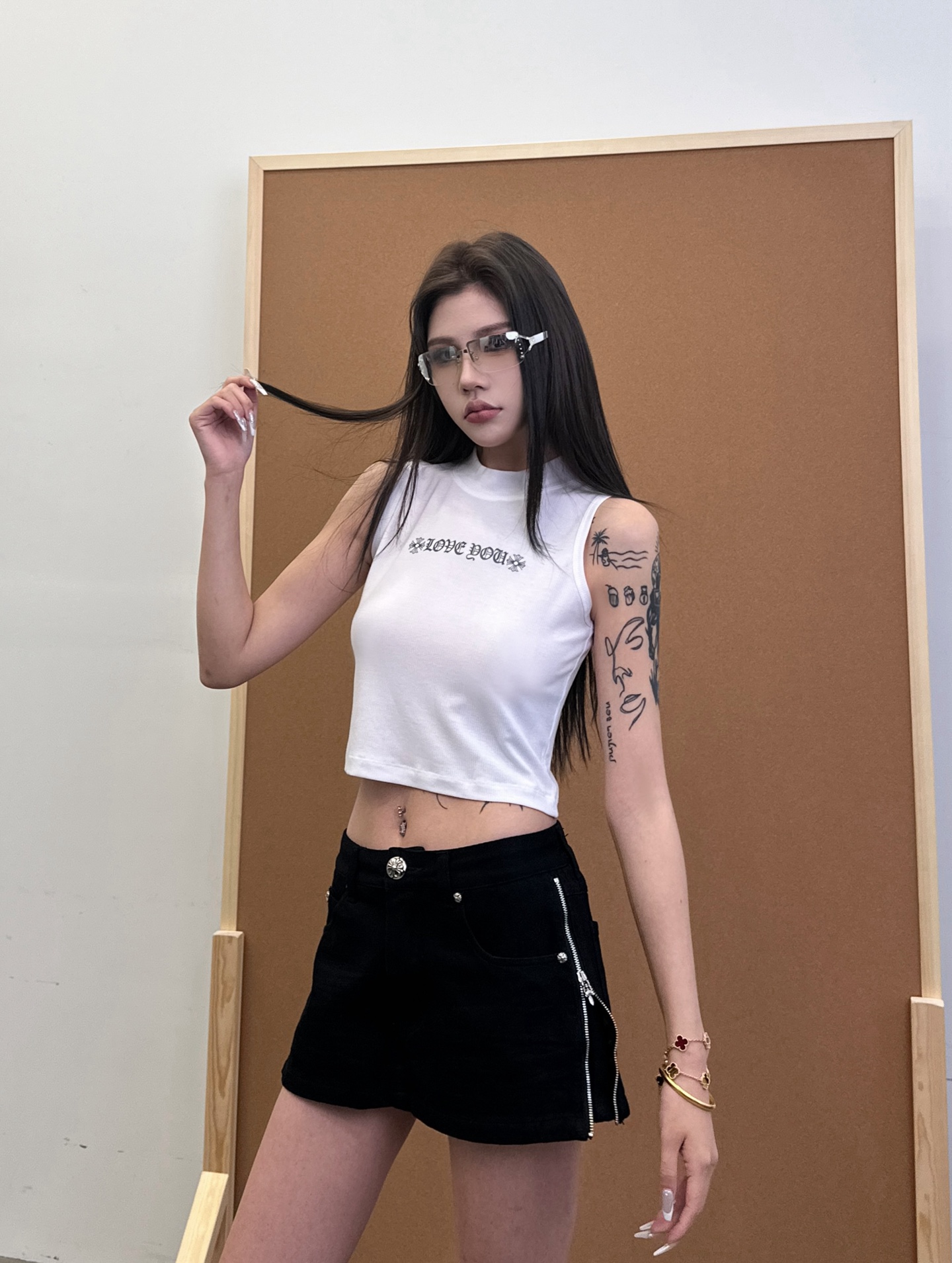 NO:329969,Croxin | New silver-silver printed vest, Tensil wool fabric combined with silver-silver printing technology, strong skin-friendly, size sml, chrome hearts, alexander wang19860909克罗心 ｜ 新款烫银印花背心,天丝羊毛面料结合烫银印花工艺,亲肤感强,尺码sml,,chrome hearts,alexander wang,Women's clothing