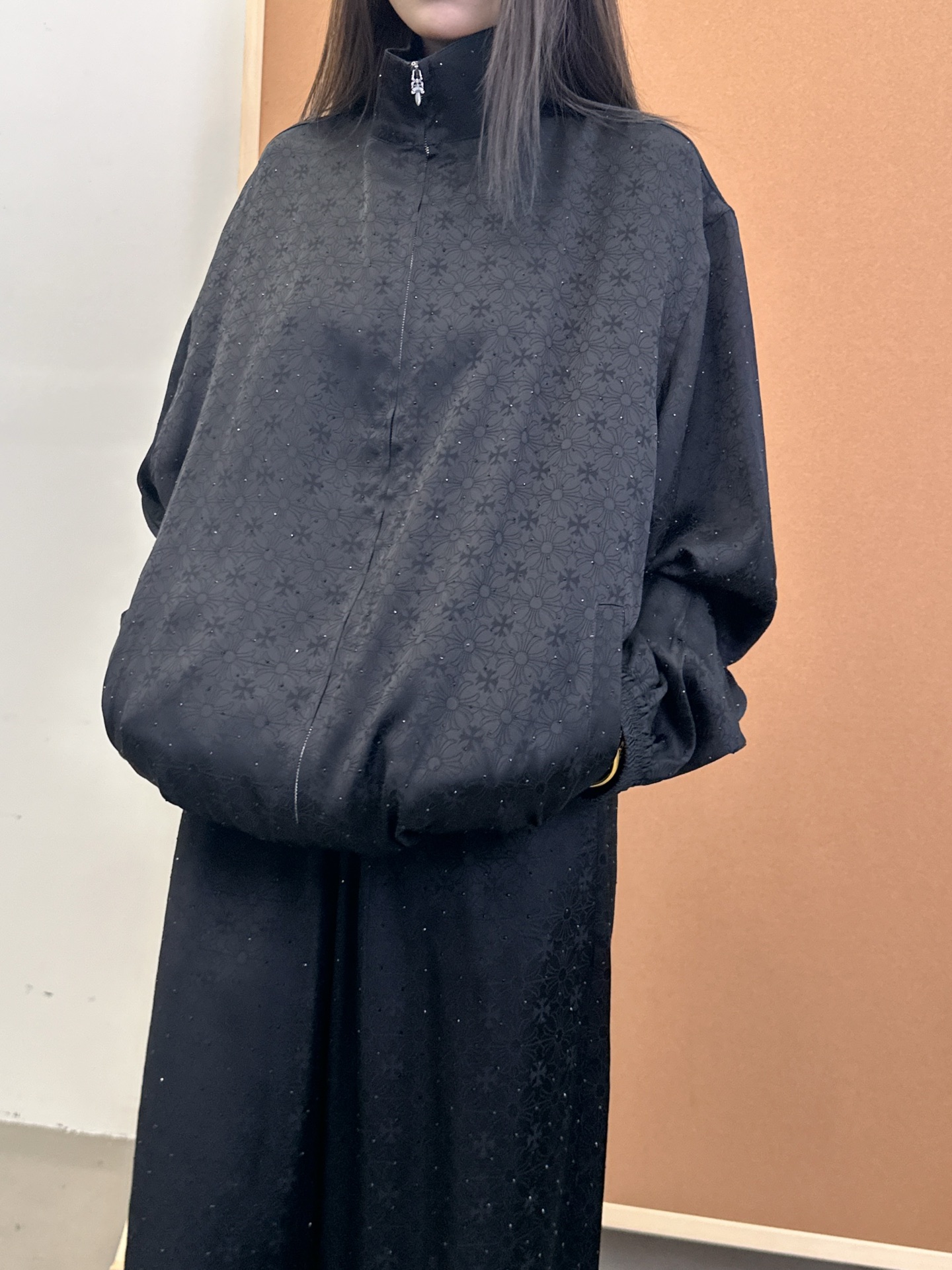 NO:329973,Croxin | New jacquard cardigan, silk cotton jacquard fabric, ready-to-wear full-body ironing process, same style for men and women, size sml, chrome hearts, alexander wang19860909克罗心 ｜ 新款提花开衫,人丝人棉提花面料,成衣全身烫钻工艺,男女同款,尺码sml,,chrome hearts,alexander wang,Women's clothing