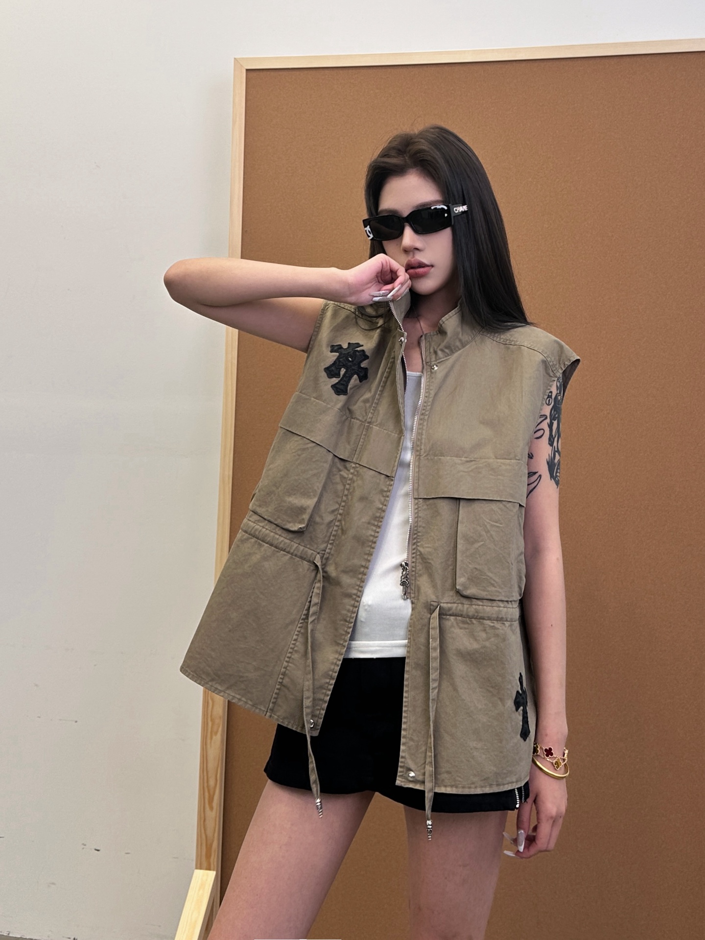 NO:329976,Croxin | New style of workwear vest, laundry and washing process, embroidered cross mark, high density cotton, size sml, chrome hearts, alexander wang19860909克罗心 ｜ 新款工装马甲,成衣洗水工艺,刺绣十字标,高密棉,尺码sml,,chrome hearts,alexander wang,Women's clothing