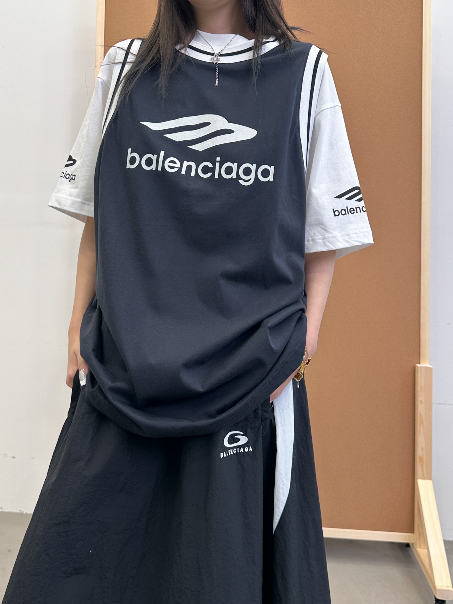 NO:329985,Paris ｜ New fake two-piece T, sports style fake two-piece practice, four-sided printing technology, same style for men and women, size sml, alexander wang19860909巴黎 ｜ 新款假两件T,运动风假两件做法,四面印花工艺,男女同款,尺码sml,,alexander wang,Women's clothing