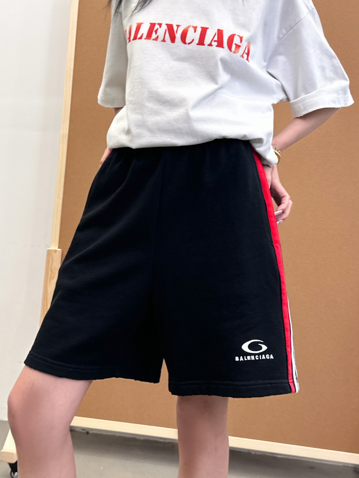 NO:329991,Paris ｜ New shorts, ready-to-wear sand washing and hanging grinding combined with side bar embroidery technology, same style for men and women, cotton, size sml, shorts, alexander wang19860909巴黎 ｜ 新款短裤,成衣沙洗吊磨结合侧杠刺绣工艺,男女同款,棉,尺码sml,,shorts,alexander wang,Women's clothing