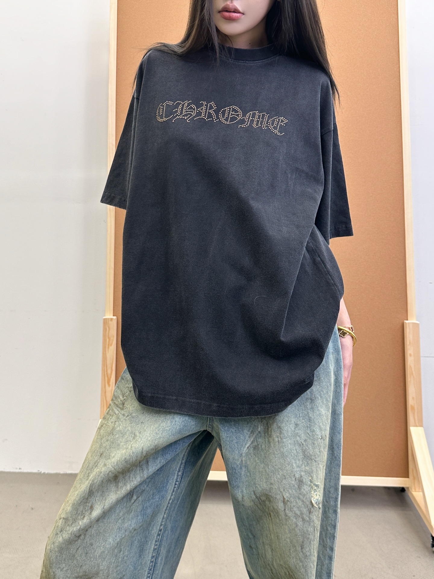 NO:329971,Croxin | New short-sleeved T, laundry, water, hanging, and spraying color technology combined with diamond label, same style for men and women, cotton, size sml, chrome hearts, T-shirt, alexander wang19860909克罗心 ｜ 新款短袖T,成衣洗水吊磨喷色工艺结合烫钻标,男女同款,棉,尺码sml,,chrome hearts,T-shirt,alexander wang,Women's clothing