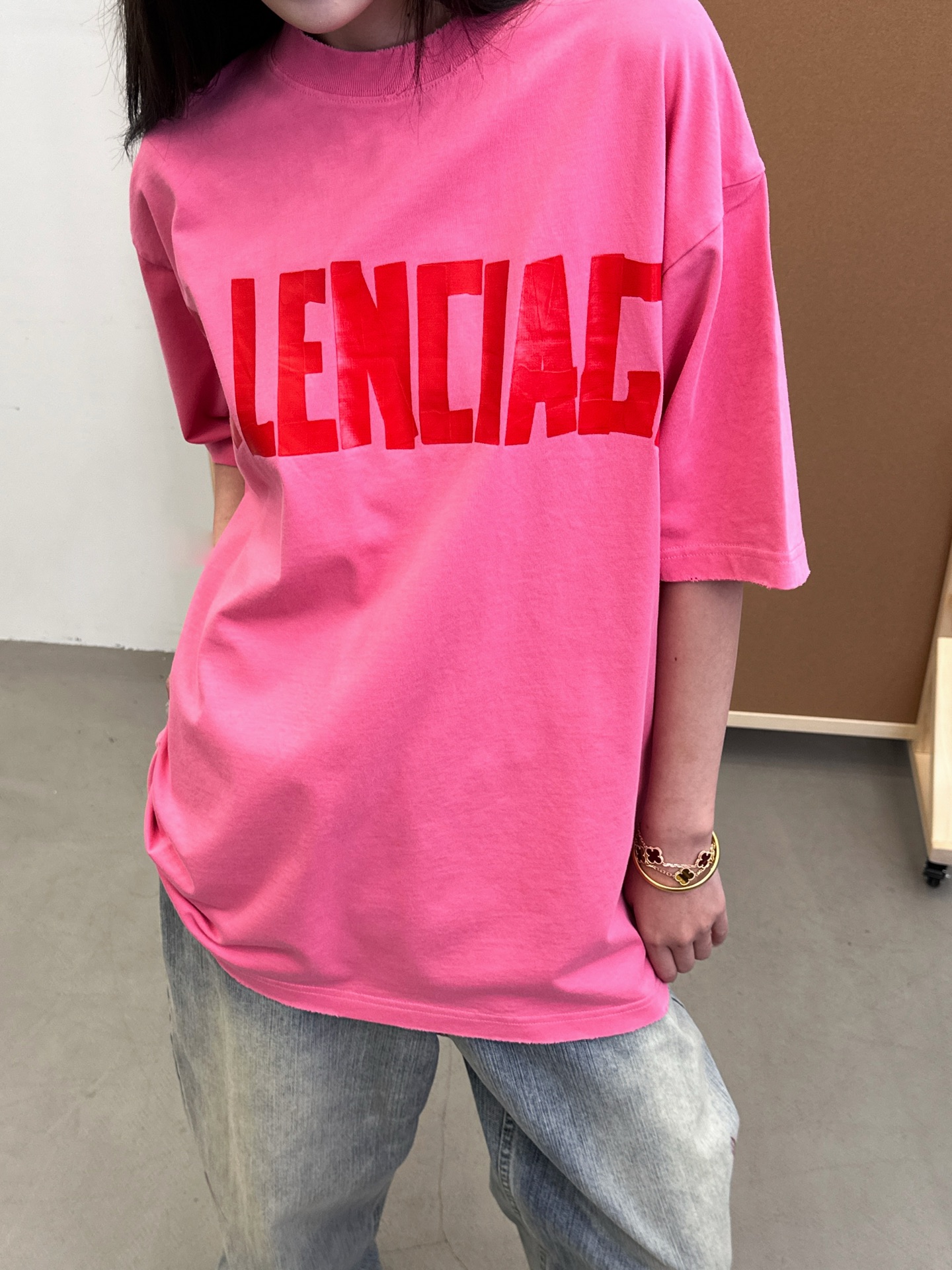 NO:329960,Paris ｜ New tape series T, laundry washing water hanging mill combined with front and rear tape printing, same style for men and women, cotton, size sml, alexander wang19860909巴黎 ｜ 新款胶带系列T,成衣洗水吊磨结合前后胶带印花,男女同款,棉,尺码sml,,alexander wang,Women's clothing