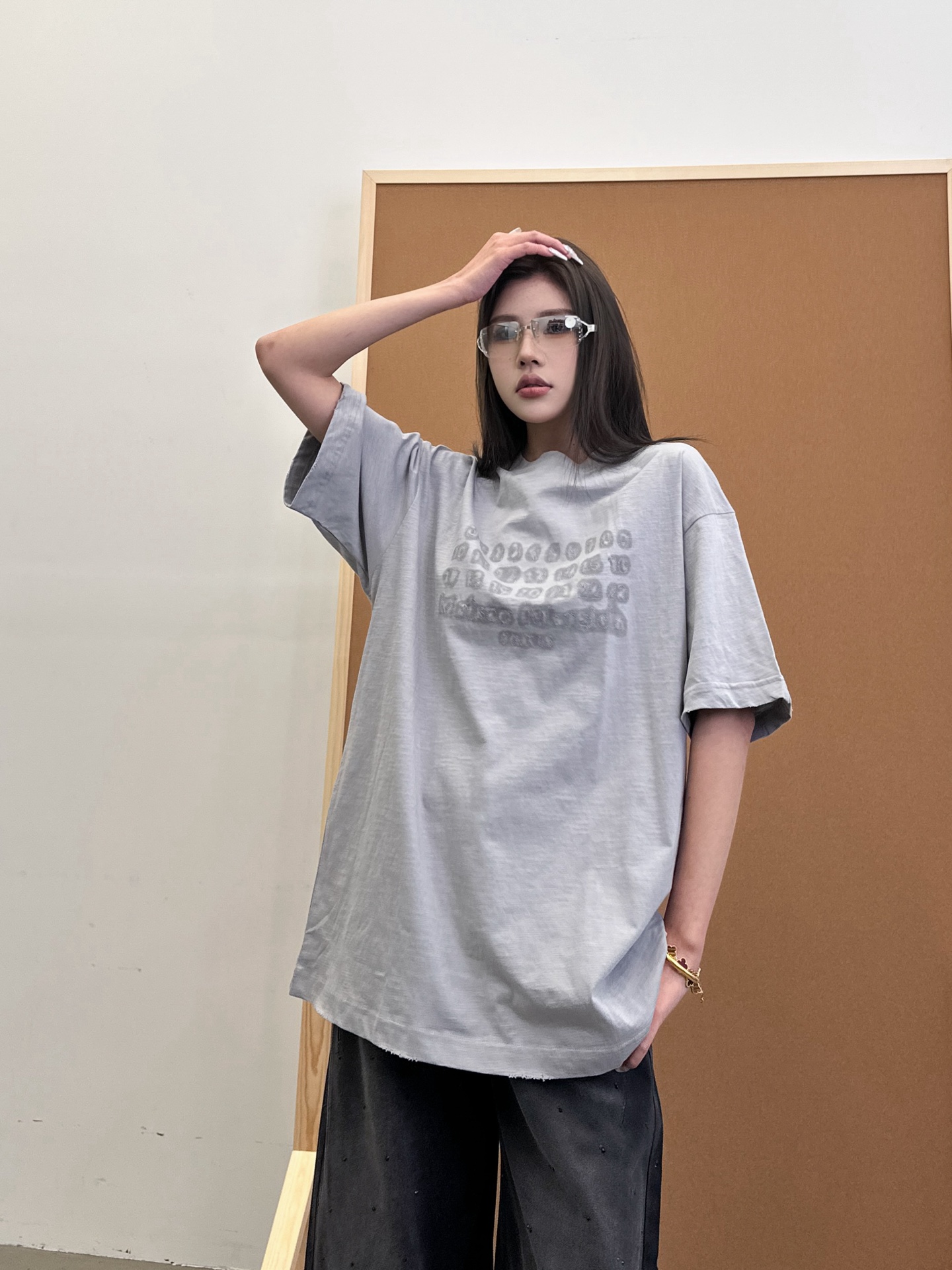 NO:329964,MM6 | New short-sleeved T, laundry washing water hanging mill combined with printing and embroidery superposition technology, same style for men and women, cotton, size sml,,masion margiela,T-shirt,alexander wang19860909MM6 ｜ 新款短袖T,成衣洗水吊磨结合印花刺绣叠加工艺,男女同款,棉,尺码sml,,masion margiela,T-shirt,alexander wang,Women's clothing