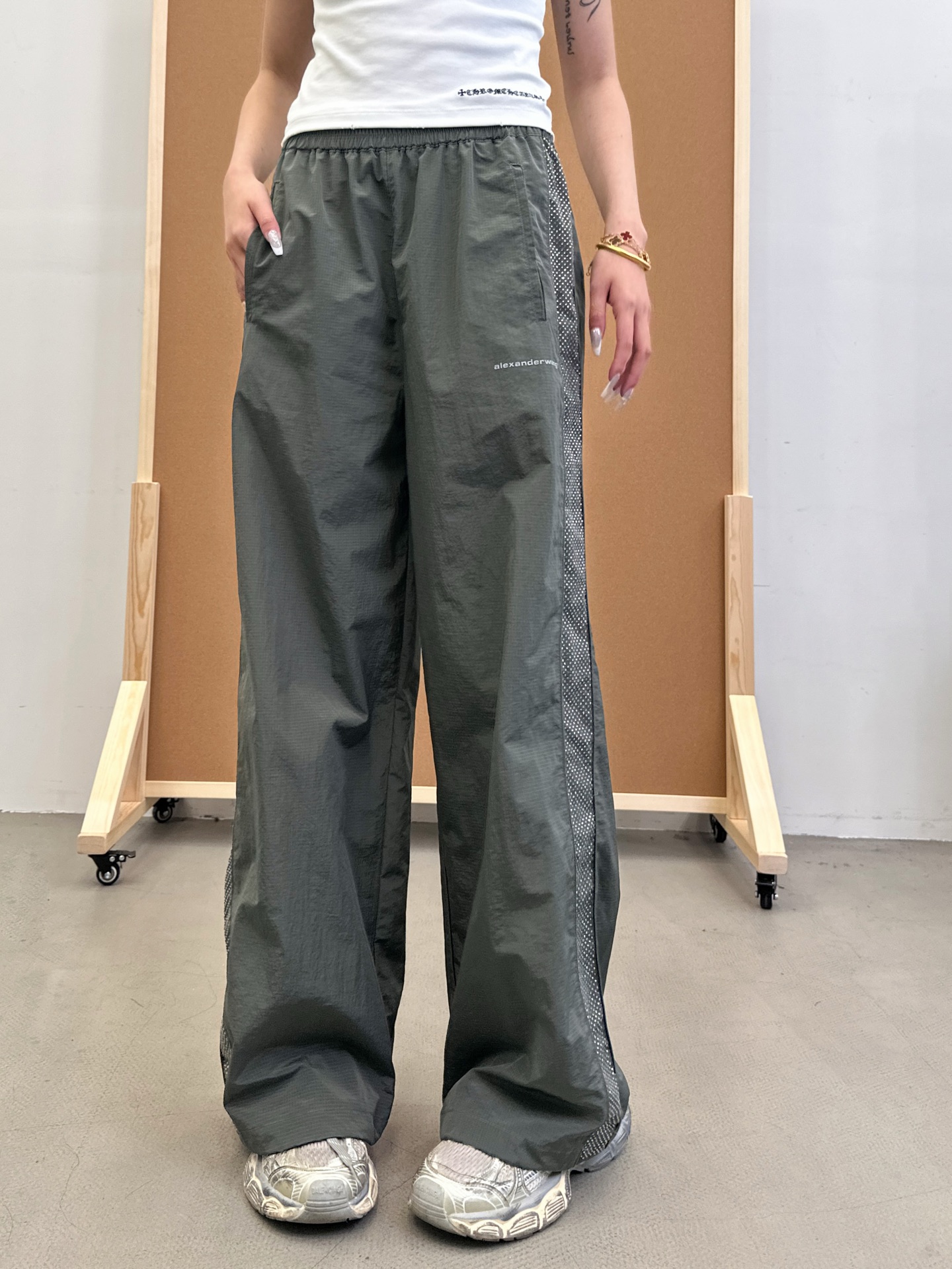 NO:329968,King | New casual pants, side ironing diamonds and classic thick glue logo, size sml, alexander wang, alexander wang19860909大王 ｜ 新款休闲裤,侧面烫钻加经典厚版胶logo,尺码sml,,alexander wang,alexander wang,Women's clothing