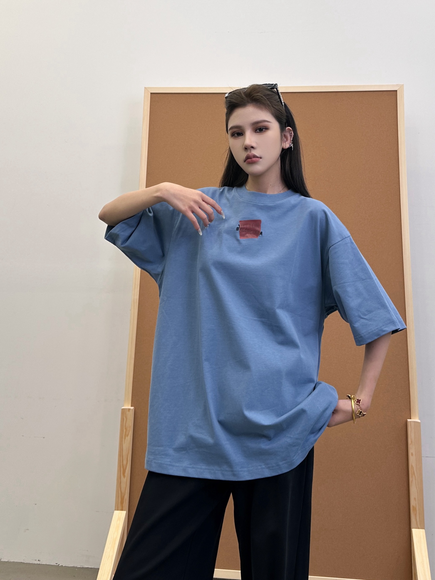 NO:329959,Paris ｜ New tape series T, pre- and back embroidery and tape printing technology, cotton, same style for men and women, size sml, alexander wang19860909巴黎 ｜ 新款胶布系列T,成衣洗水前后刺绣加胶布印花工艺,棉,男女同款,尺码sml,,alexander wang,Women's clothing