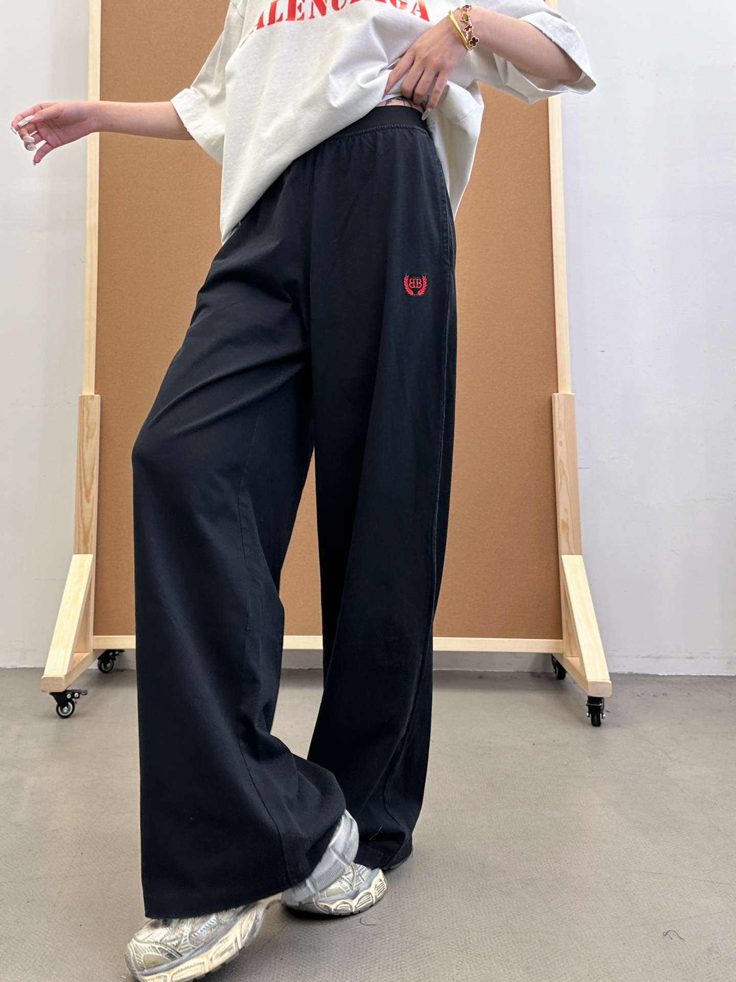 NO:329958,Paris ｜ New style hoodies, classic embroidery standard laundry washing and stir-frying color hanging grinding technology, cotton, same style for men and women, size sml, alexander wang19860909巴黎 ｜ 新款卫裤,经典刺绣标成衣洗水炒色吊磨工艺,棉,男女同款,尺码sml,,alexander wang,Women's clothing