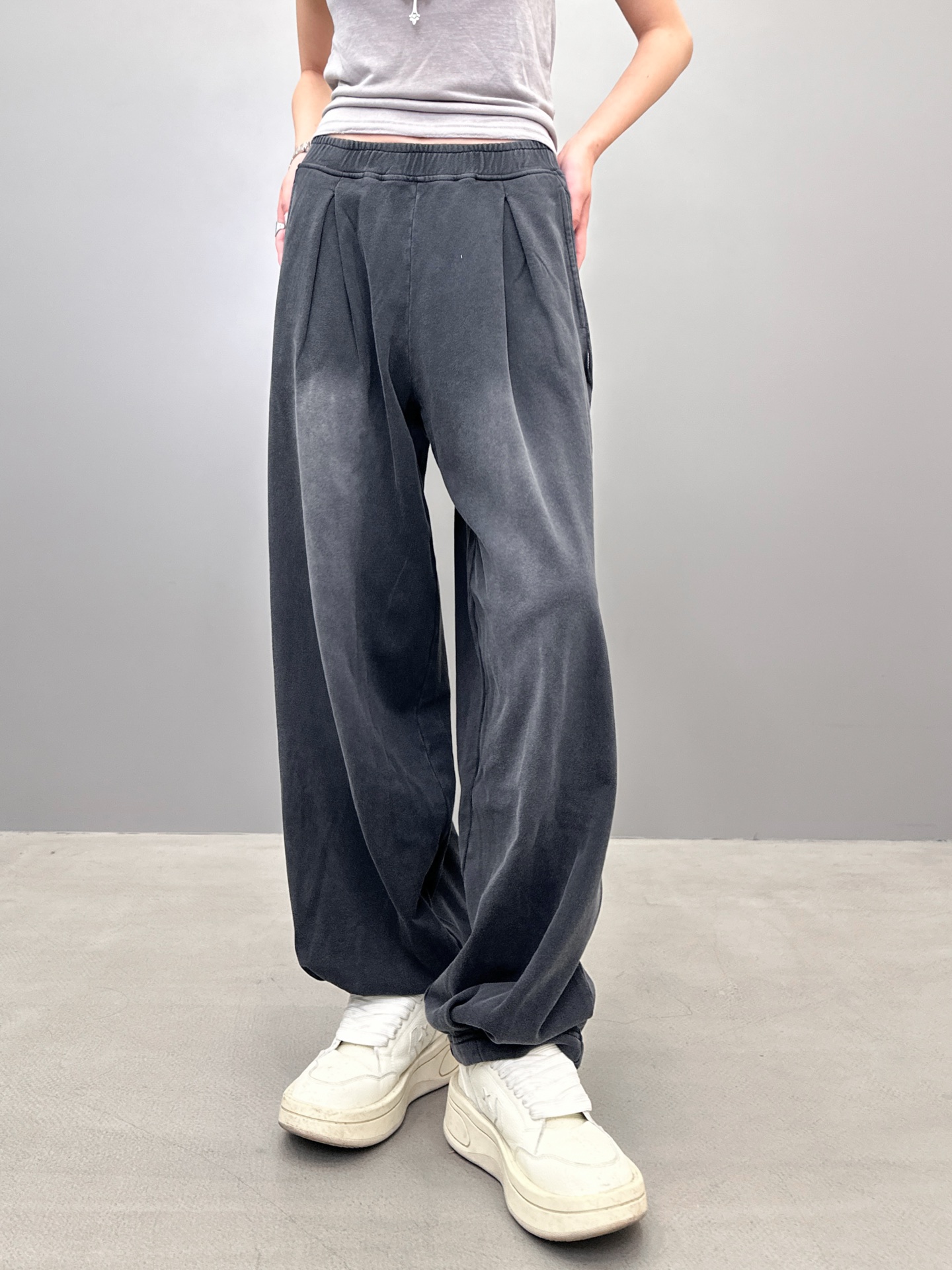 NO:329952,ACNE ｜ New structural sleeves, laundry and washing water spraying technology, cotton, same style for men and women, size sml, acne studios, alexander wang19860909ACNE ｜ 新款结构卫裤,成衣洗水喷色工艺,棉,男女同款,尺码sml,,acne studios,alexander wang,Women's clothing