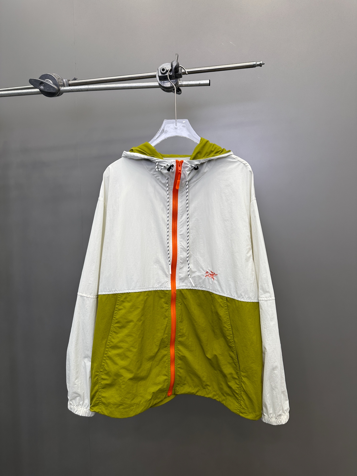 NO:833208,Bird ｜ New anti-tank clothing, classic embroidered logo and contrasting color anti-tank clothing, same style for men and women, size sml,,19860909鸟 ｜ 新款防嗮服,经典刺绣标加拼接撞色防嗮衣,男女同款,尺码sml,,,Women's clothing