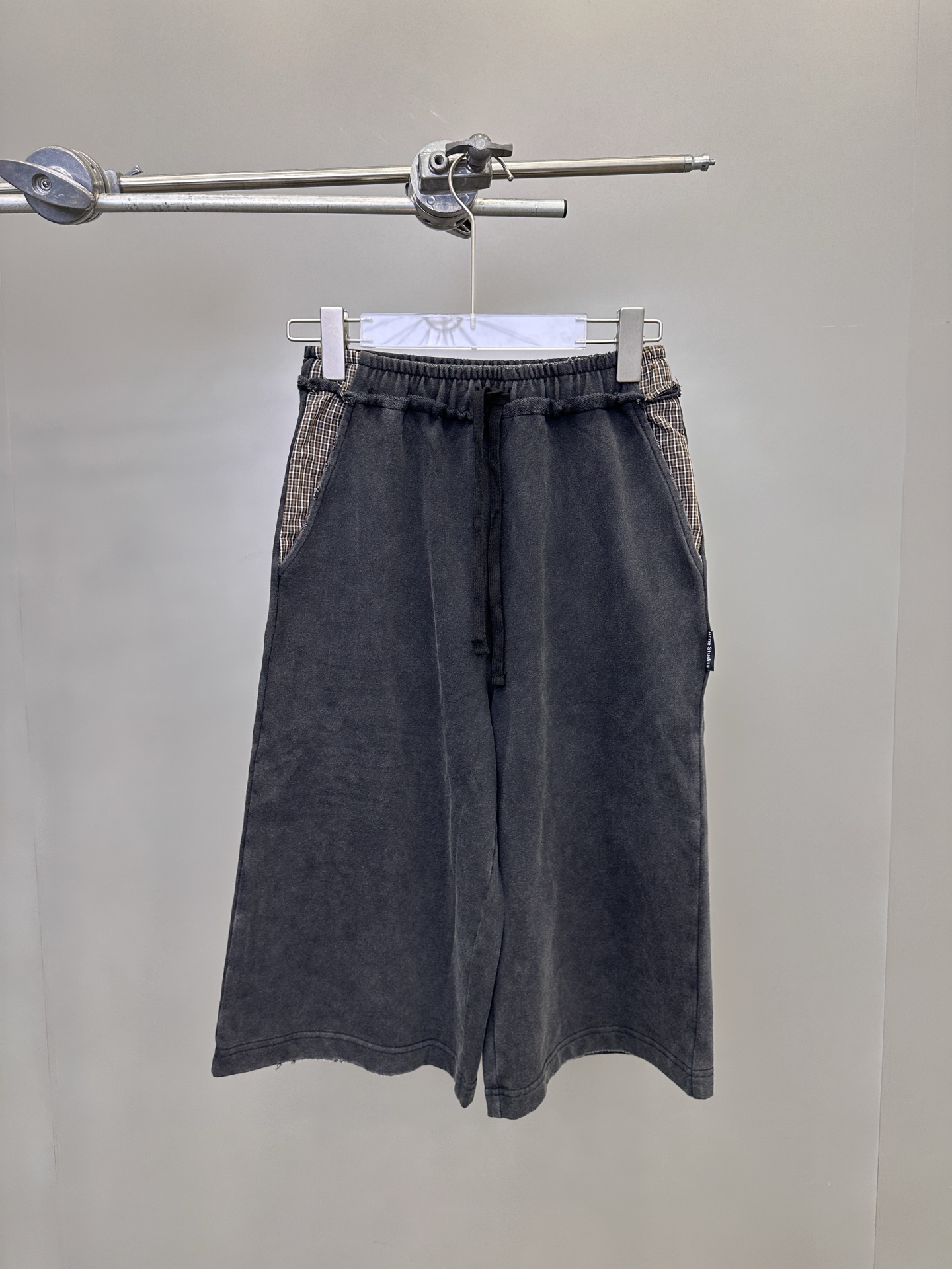 NO:330713,ACNE | New shorts, laundry, washing, hanging, spraying color superposition technology, interfacing bag cloth, cotton, same style for men and women, size sml, acne studios, shorts, alexander wang19860909ACNE ｜ 新款短裤,成衣洗水吊磨喷色叠加工艺,拼接口袋布,棉,男女同款,尺码sml,,acne studios,shorts,alexander wang,Women's clothing