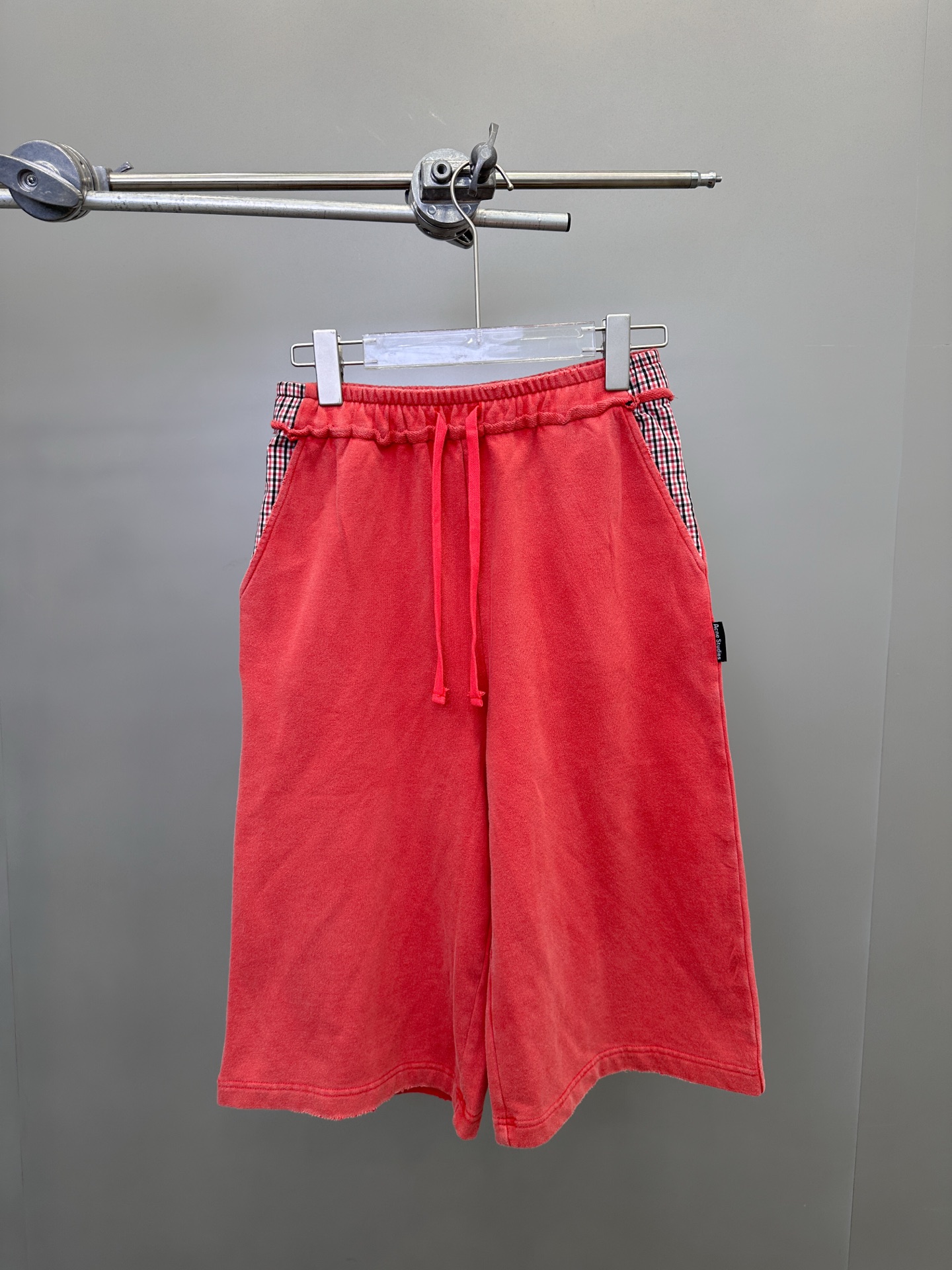 NO:330719,ACNE | New shorts, laundry, washing, hanging, spraying color superposition technology, interfacing bag cloth, cotton, same style for men and women, size sml, acne studios, shorts, alexander wang19860909ACNE ｜ 新款短裤,成衣洗水吊磨喷色叠加工艺,拼接口袋布,棉,男女同款,尺码sml,,acne studios,shorts,alexander wang,Women's clothing
