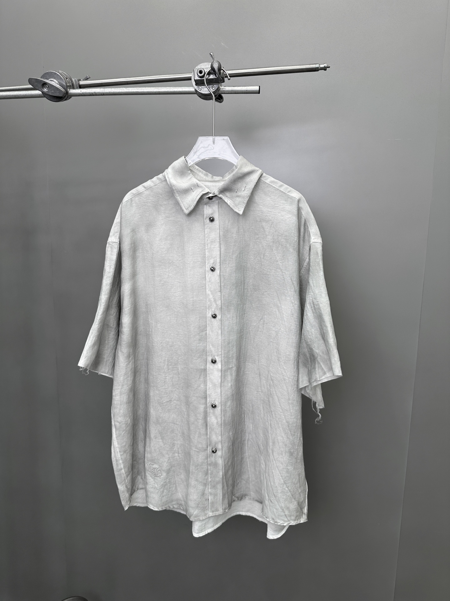 NO:330738,Croxin | New short-sleeved shirt, laundry washing water hanging grinding and spray color superposition technology, cotton fabric with strong skin-friendly feel, same style for men and women, size sml, chrome hearts, T-shirt, alexander wang19860909克罗心 ｜ 新款短袖衬衣,成衣洗水吊磨喷色叠加工艺,人棉面料亲肤感强,男女同款,尺码sml,,chrome hearts,T-shirt,alexander wang,Women's clothing