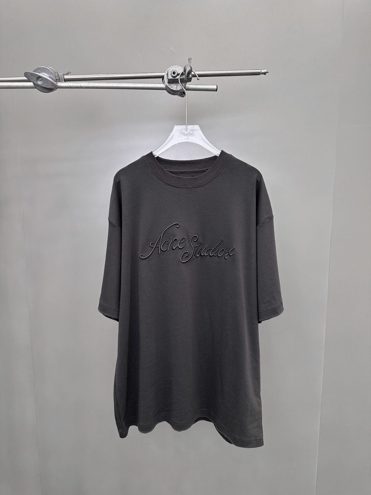 NO:330741,ACNE ｜ New short-sleeved T, laundry washing water hanging grinding, front three-dimensional embroidery back flat embroidery technology, same style for men and women, size sml, acne studios, T-shirt, alexander wang19860909ACNE ｜ 新款短袖T,成衣洗水吊磨,前立体绣花后背平绣工艺,男女同款,尺码sml,,acne studios,T-shirt,alexander wang,Women's clothing