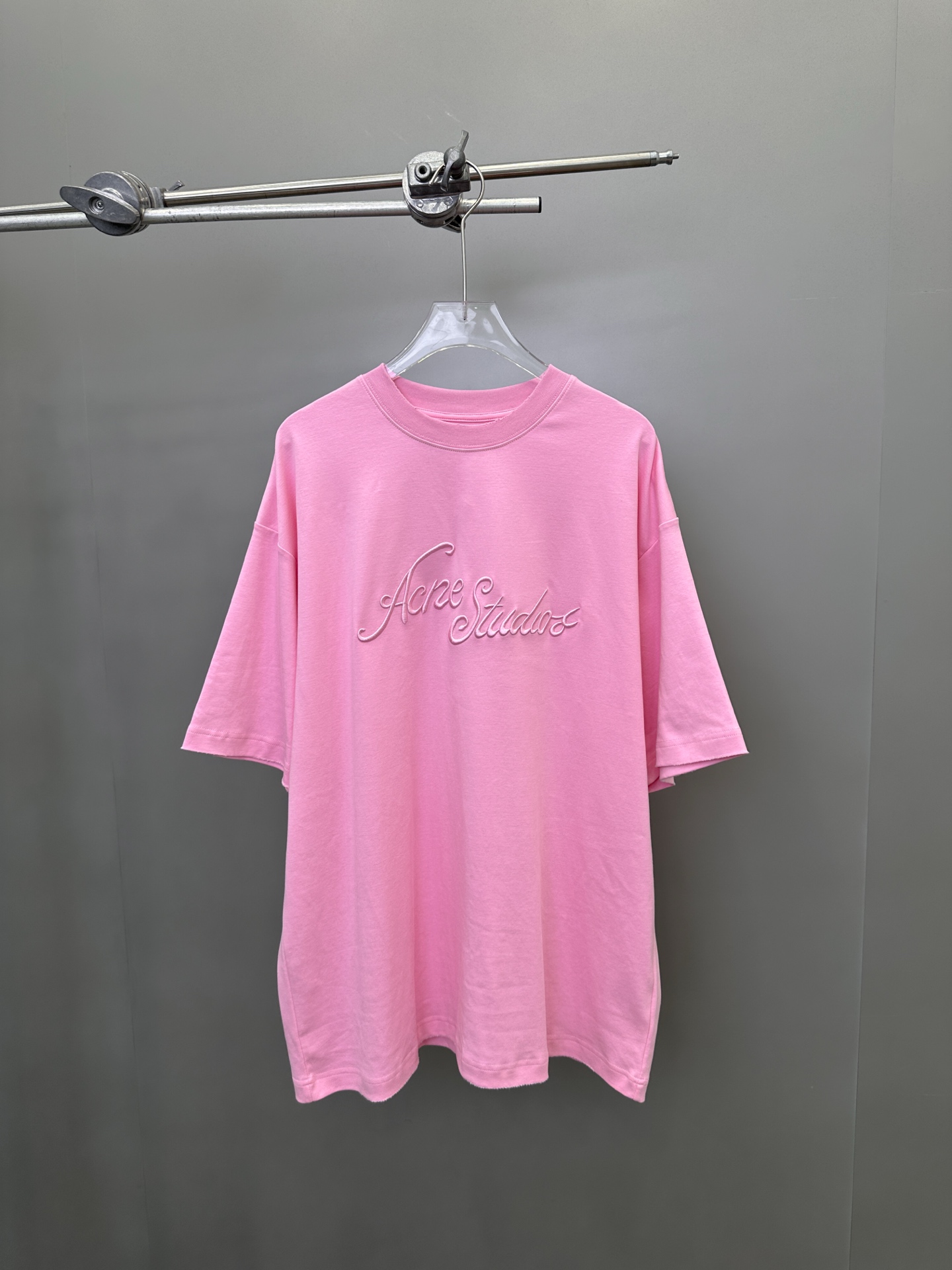NO:330745,ACNE ｜ New short-sleeved T, laundry washing water hanging grinding, front three-dimensional embroidery back flat embroidery technology, same style for men and women, size sml, acne studios, T-shirt, alexander wang19860909ACNE ｜ 新款短袖T,成衣洗水吊磨,前立体绣花后背平绣工艺,男女同款,尺码sml,,acne studios,T-shirt,alexander wang,Women's clothing