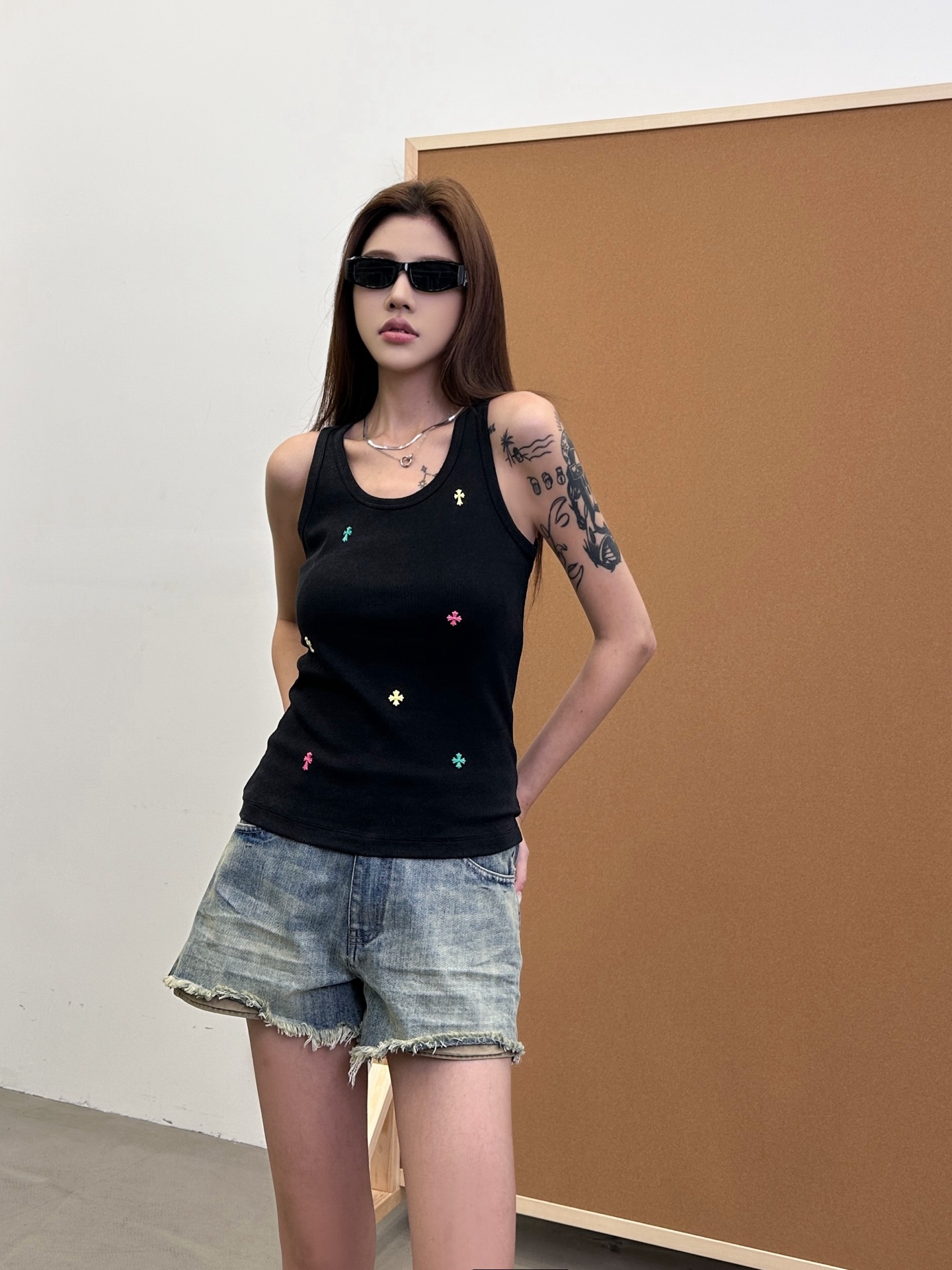 NO:334733,Croxin | New vest, laundry, washing, hanging, grinding, spraying technology, and full body hot color cross diamond, size sml, chrome hearts, alexander wang19860909克罗心 ｜ 新款背心,成衣洗水吊磨喷色工艺加全身烫彩色十字标钻,尺码sml,,chrome hearts,alexander wang,Women's clothing