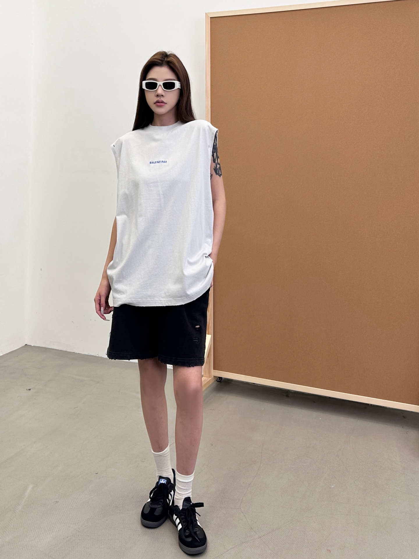 NO:334744,Paris ｜ New vest, laundry washing water embroidery grinding technology, classic embroidery label, cotton, same style for men and women, size sml, alexander wang19860909巴黎 ｜ 新款背心,成衣洗水刺绣吊磨工艺,经典刺绣标,棉,男女同款,尺码sml,,alexander wang,Women's clothing