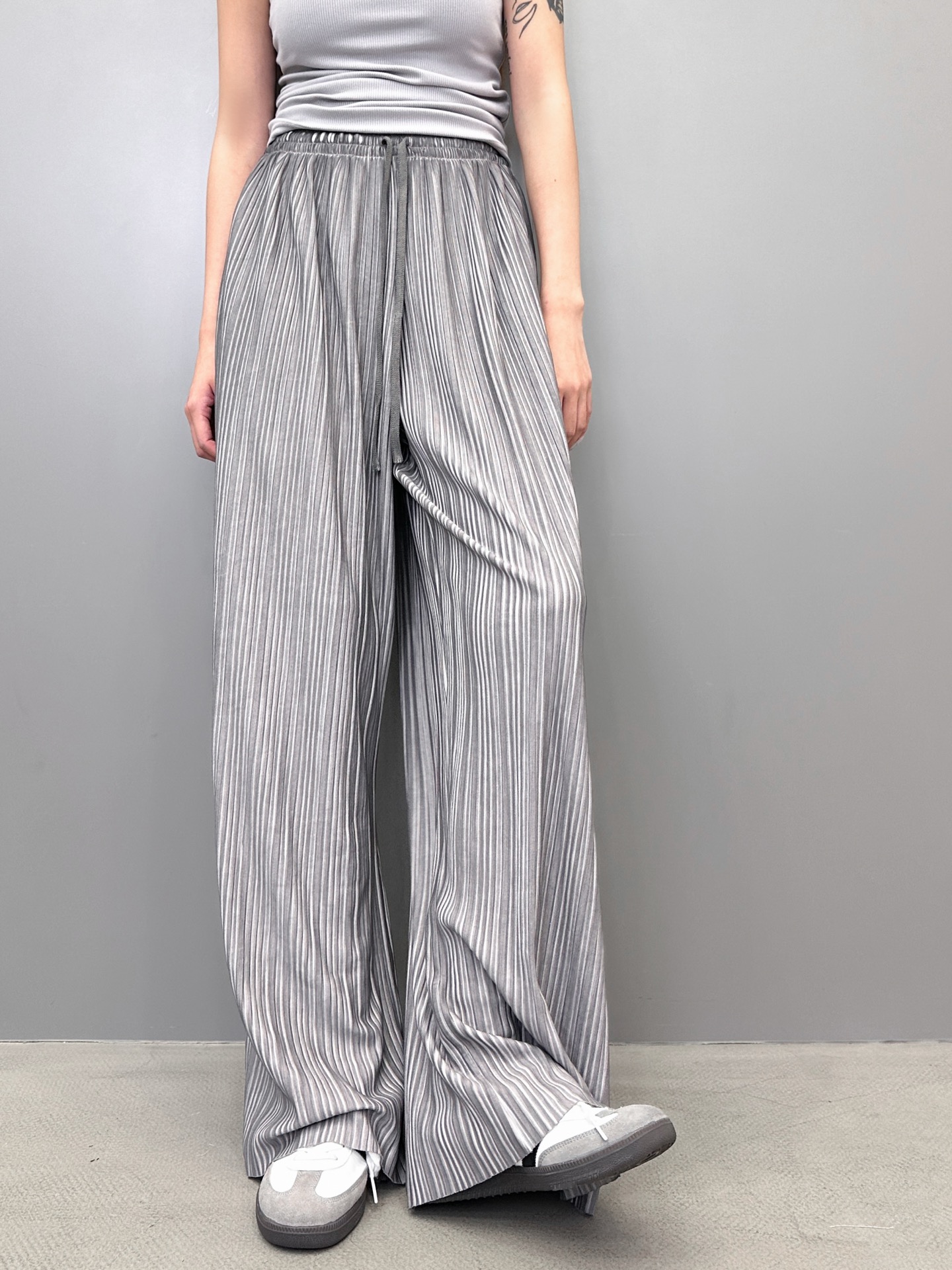 NO:334747,Miyake Ichisa | New casual pants, ready-to-wear washing and color stir-frying technology, imported Miyake Ichisa original fabric, same style for men and women, size sml, isseymiyake, alexander wang19860909三宅一生 ｜ 新款休闲裤,成衣洗水炒色工艺,进口三宅一生原版面料,男女同款,尺码sml,,isseymiyake,alexander wang,Women's clothing