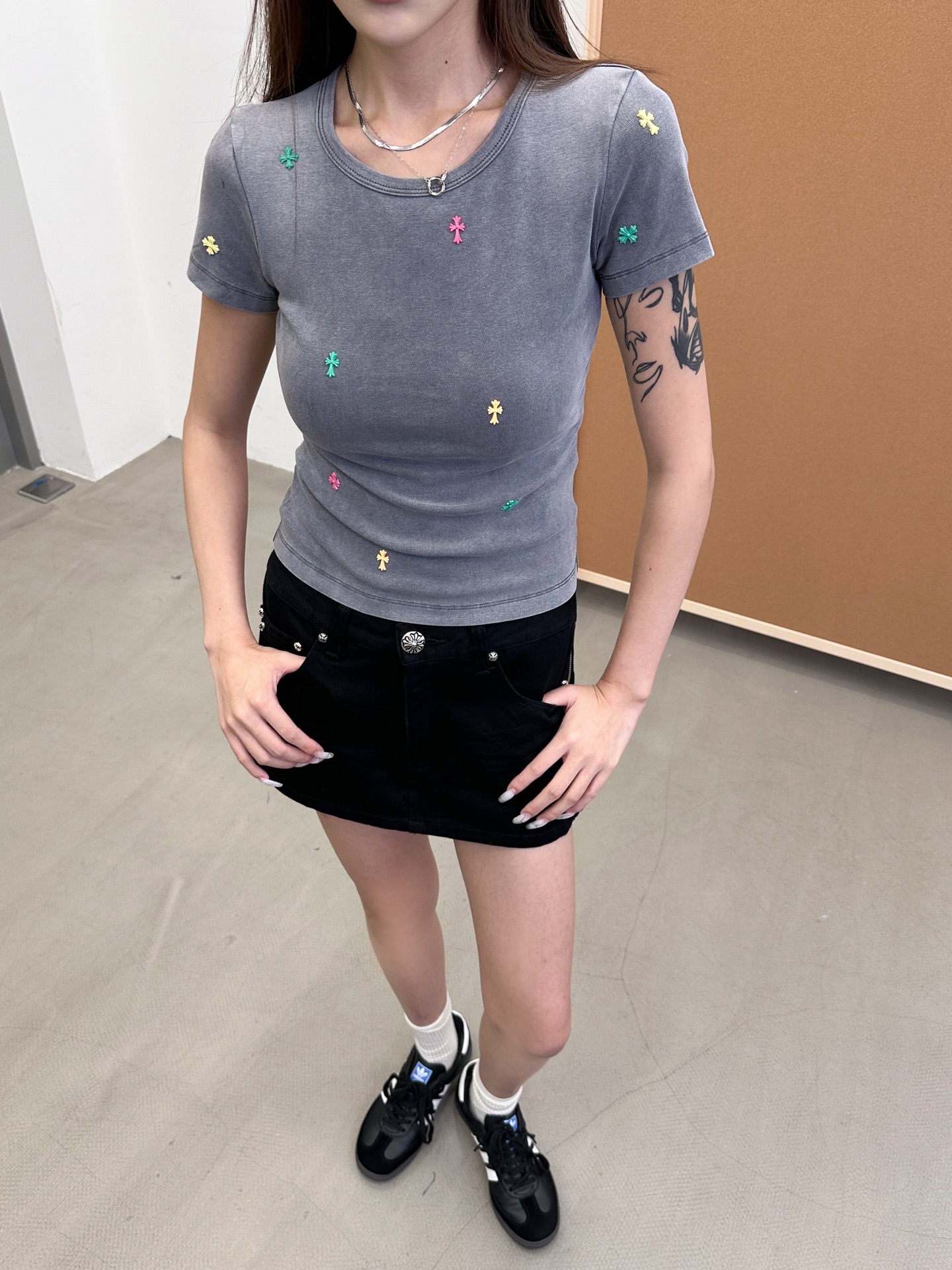 NO:334759,Croxin | New short-sleeved T, laundry washing water hanging grinding color spray technology plus full body hot color cross diamond, size sml, chrome hearts, T-shirt, alexander wang19860909克罗心 ｜ 新款短袖t,成衣洗水吊磨喷色工艺加全身烫彩色十字标钻,尺码sml,,chrome hearts,T-shirt,alexander wang,Women's clothing
