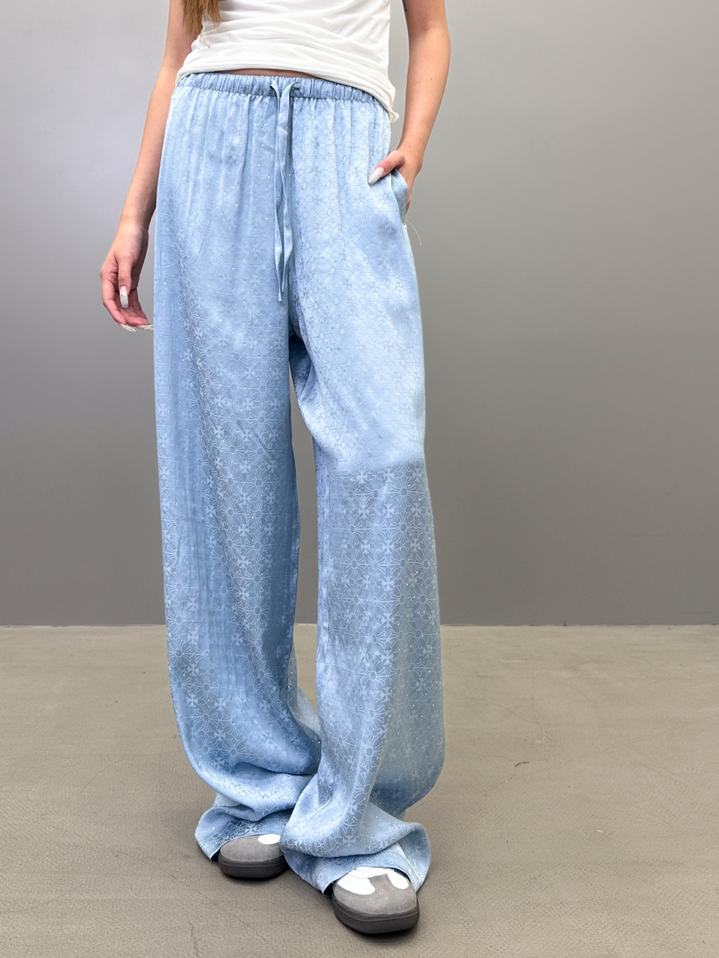 NO:334745,Croxin | New jacquard cardigan, silk cotton jacquard fabric, ready-to-wear full-body ironing process, size sml, chrome hearts, alexander wang19860909克罗心 ｜ 新款提花开衫,人丝人棉提花面料,成衣全身烫钻工艺,尺码sml,,chrome hearts,alexander wang,Women's clothing