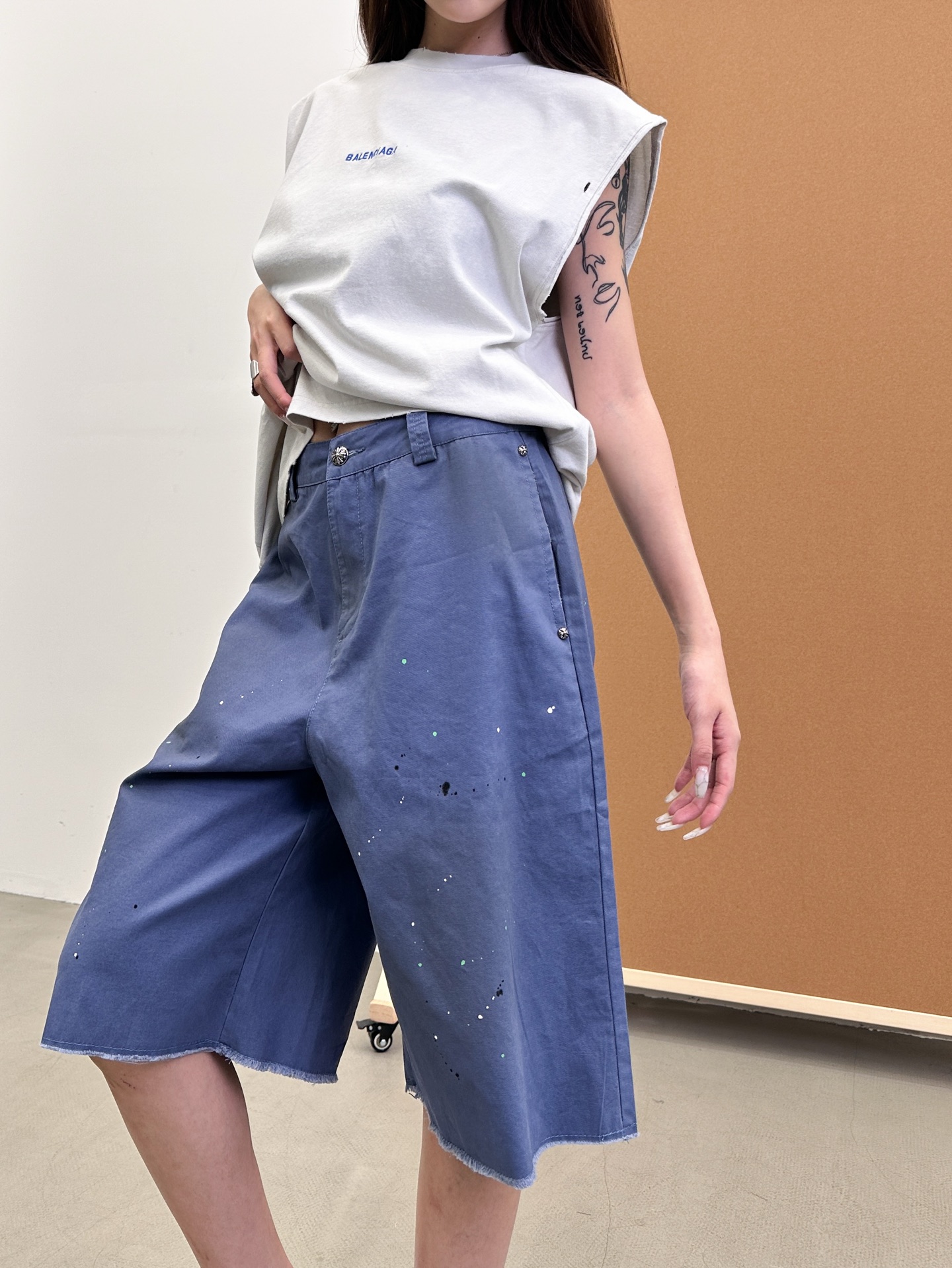 NO:335175,Croxin | New casual shorts, laundry and burrs, spray-painted hand-painted acrylic, cotton, same style for men and women, size sml, chrome hearts, shorts, alexander wang19860909克罗心 ｜ 新款休闲短裤,成衣洗水毛边做工加喷色手绘丙烯,棉,男女同款,尺码sml,,chrome hearts,shorts,alexander wang,Women's clothing