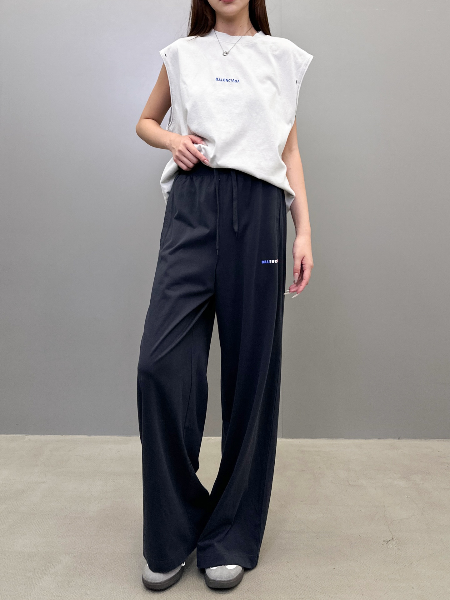 NO:415986,Paris ｜ New thin hoodies, laundry, washing, hanging and grinding process and foam printing, same style for men and women, size sml, alexander wang19860909巴黎 ｜ 新款薄卫裤,成衣洗水吊磨工艺加发泡印花,男女同款,尺码sml,,alexander wang,Women's clothing