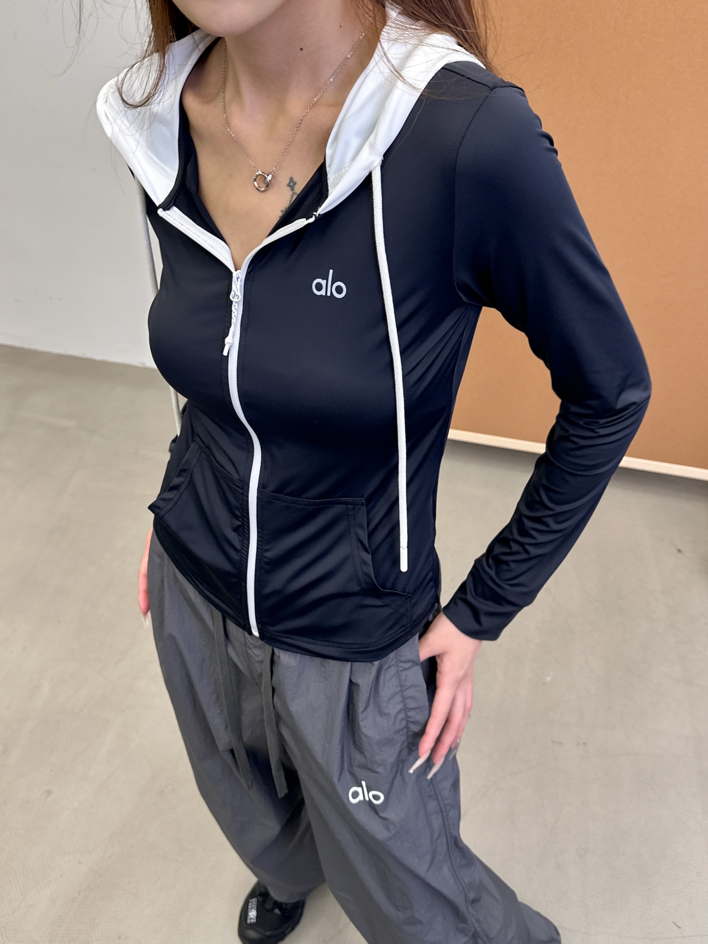 NO:415954,alo ｜ New sports cardigan, classic thick printed logo, sports quick-drying nylon blend fabric, contrasting color splicing technology, size sml, alexander wang19860909alo ｜ 新款运动开衫,经典厚版印花标,运动速干尼龙混纺面料,撞色拼接工艺,尺码sml,,alexander wang,Women's clothing