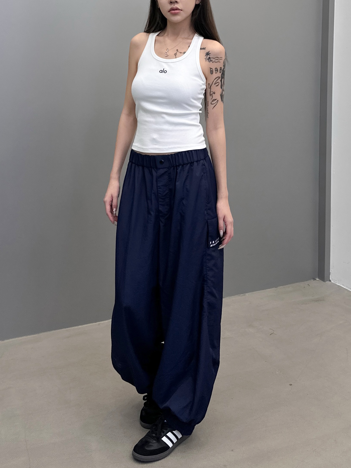 NO:436304,P home | New sports casual pants, classic printed logo, handmade car side bar, fashionable casual style, same style for men and women, size sml, alexander wang19860909P家 ｜ 新款运动休闲裤,经典印花标,手工车侧杠,时尚休闲款式,男女同款,尺码sml,,alexander wang,Women's clothing