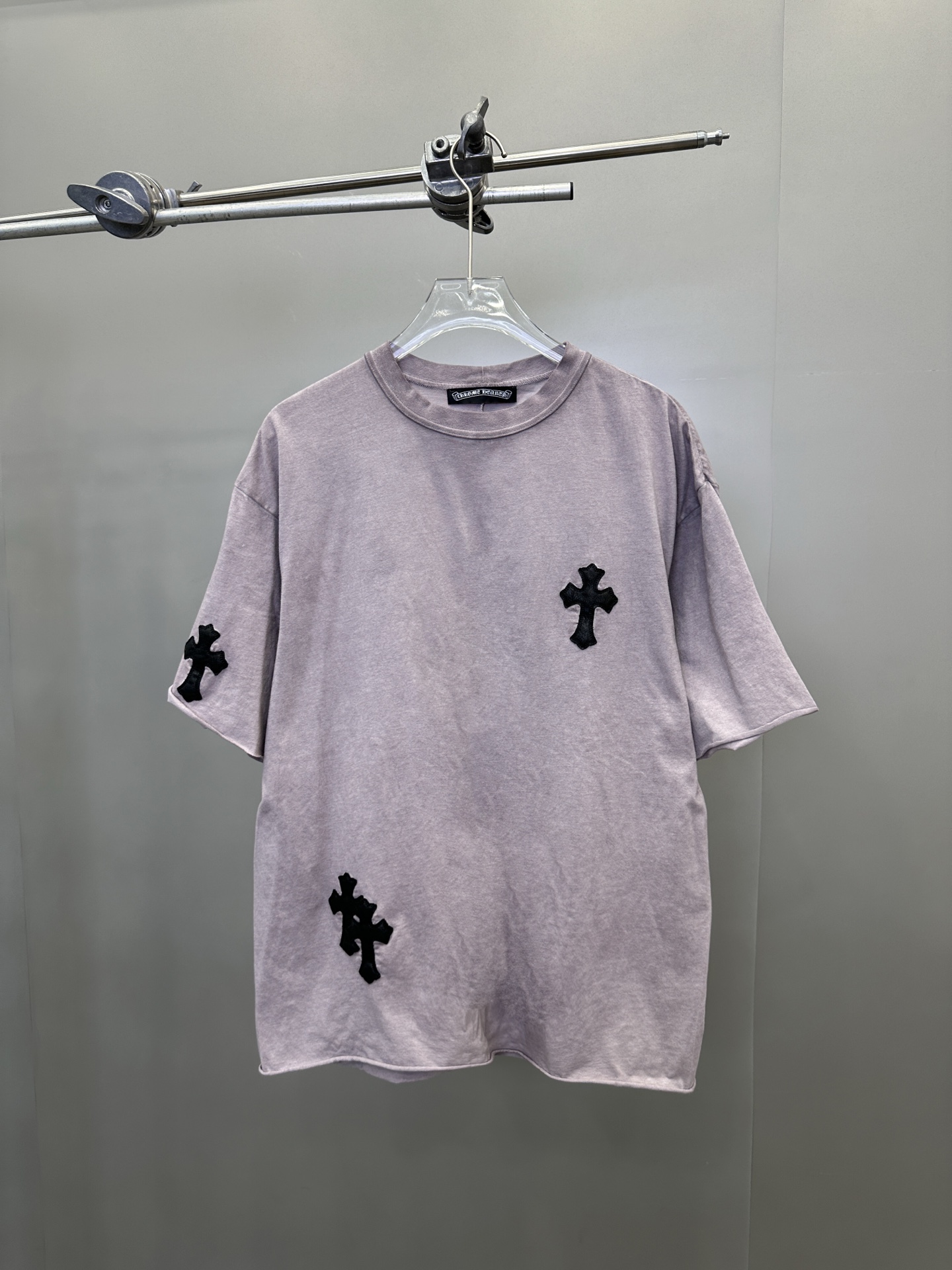 NO:457919,Croxin | New short-sleeved T, ready-made washing water fried burrs and handmade car cross mark, same model for men and women, size sml, chrome hearts, T-shirt, alexander wang19860909克罗心 ｜ 新款短袖t,成衣洗水炒色毛边工艺加手工车十字标,男女同款,尺码sml,,chrome hearts,T-shirt,alexander wang,Women's clothing