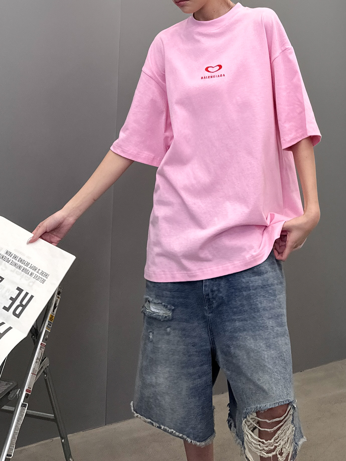 NO:457944,Paris ｜ New short-sleeved t, the latest Valentine's Day series embroidery printing technology, same style for men and women, size sml, T-shirt, alexander wang19860909巴黎 ｜ 新款短袖t,最新情人节系列刺绣印花工艺,男女同款,尺码sml,,T-shirt,alexander wang,Women's clothing