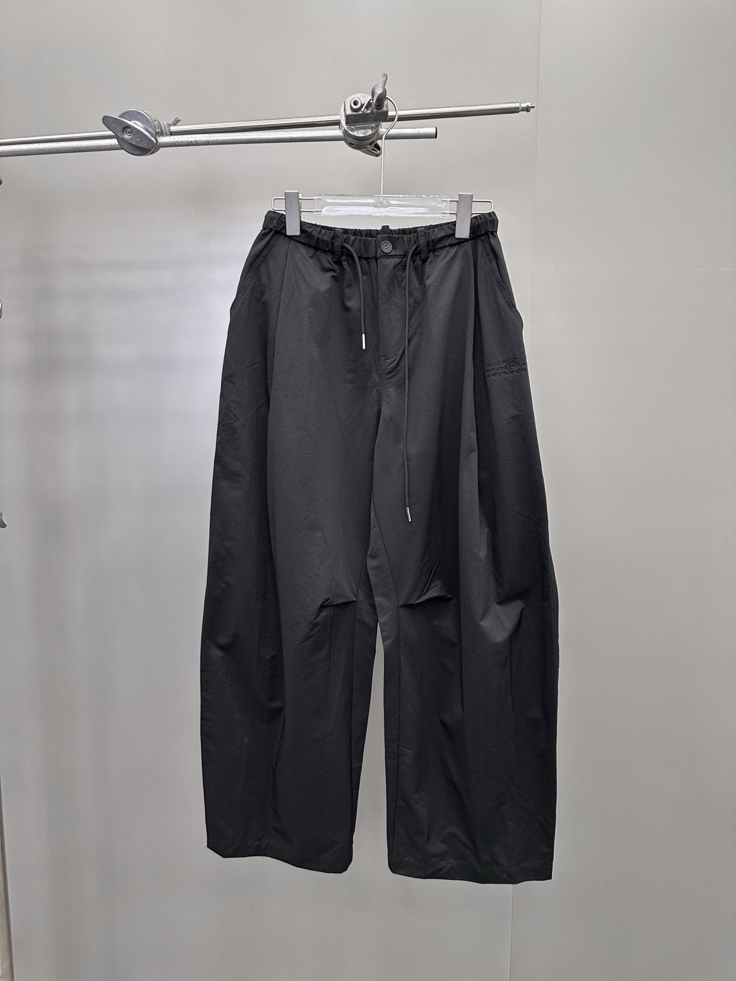 NO:457946,? mm6 ｜ New scimitar casual pants, classic embroidery logo, imported tensile blend fabric, same style for men and women, size sml,,masion margiela,alexander wang19860909? mm6 ｜ 新款弯刀休闲裤,经典刺绣标,进口天丝混纺面料,男女同款,尺码sml,,masion margiela,alexander wang,Women's clothing