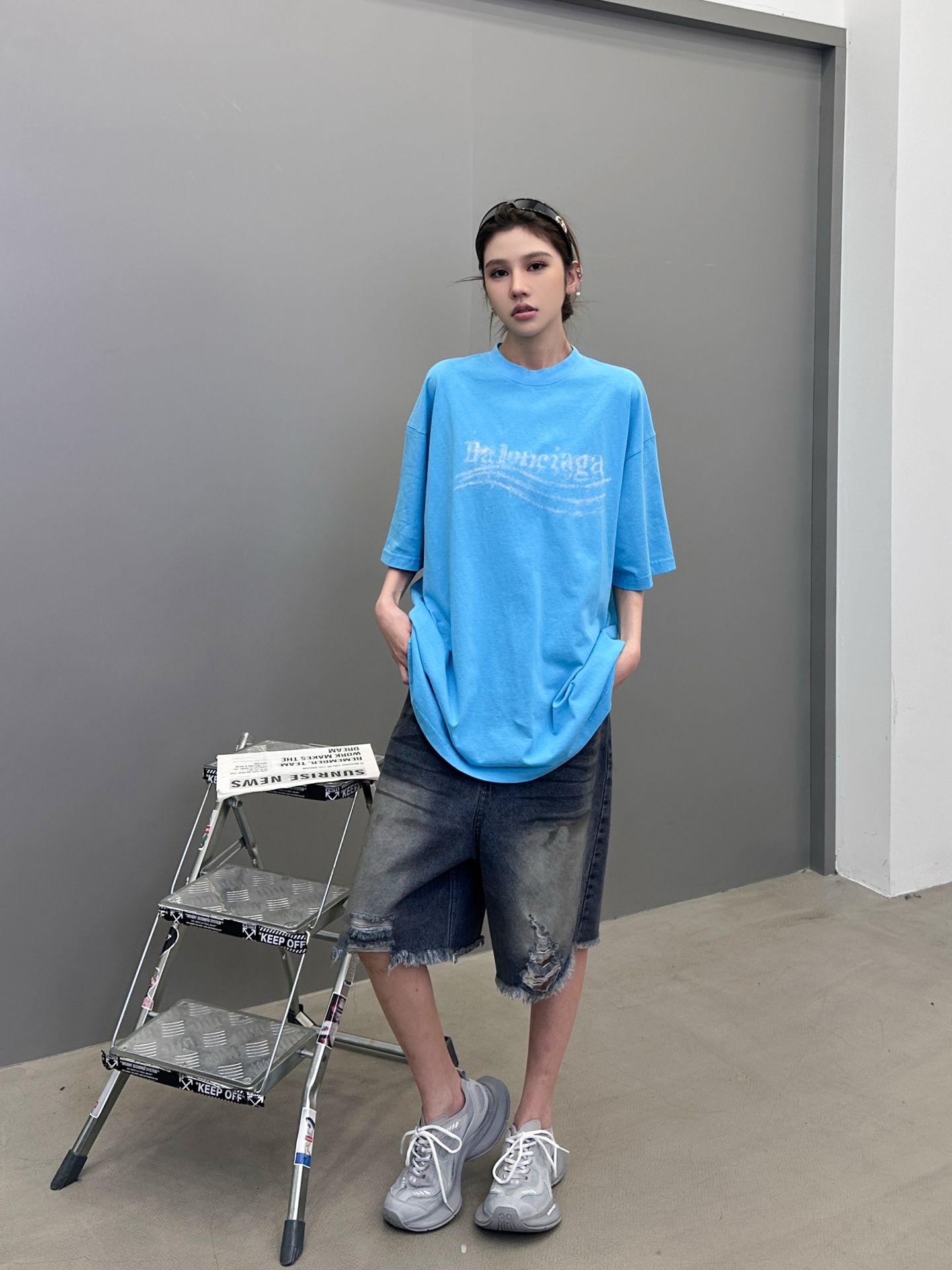 NO:460902,Paris ｜ New short-sleeved T, ready-to-wash and frying color front and rear direct spray printing technology, same style for men and women, size sml, T-shirt, alexander wang19860909巴黎 ｜ 新款短袖t,成衣洗水炒色前后直喷印花工艺,男女同款,尺码sml,,T-shirt,alexander wang,Women's clothing