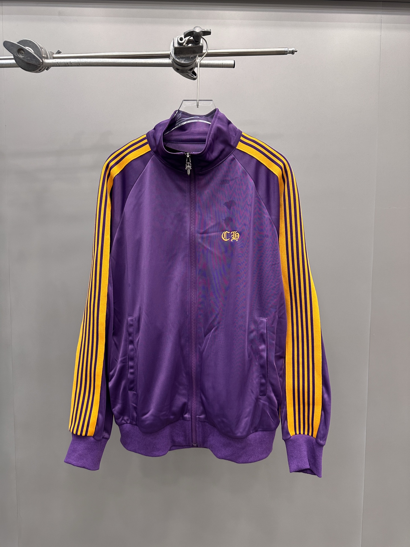 NO:464764,Croxin | New casual top, classic embroidery logo, handmade car side bar craft, casual fashion, same style for men and women, size sml, chrome hearts, alexander wang19860909克罗心 ｜ 新款休闲上衣,经典刺绣标,手工车侧杠工艺,休闲时尚,男女同款,尺码sml,,chrome hearts,alexander wang,Women's clothing