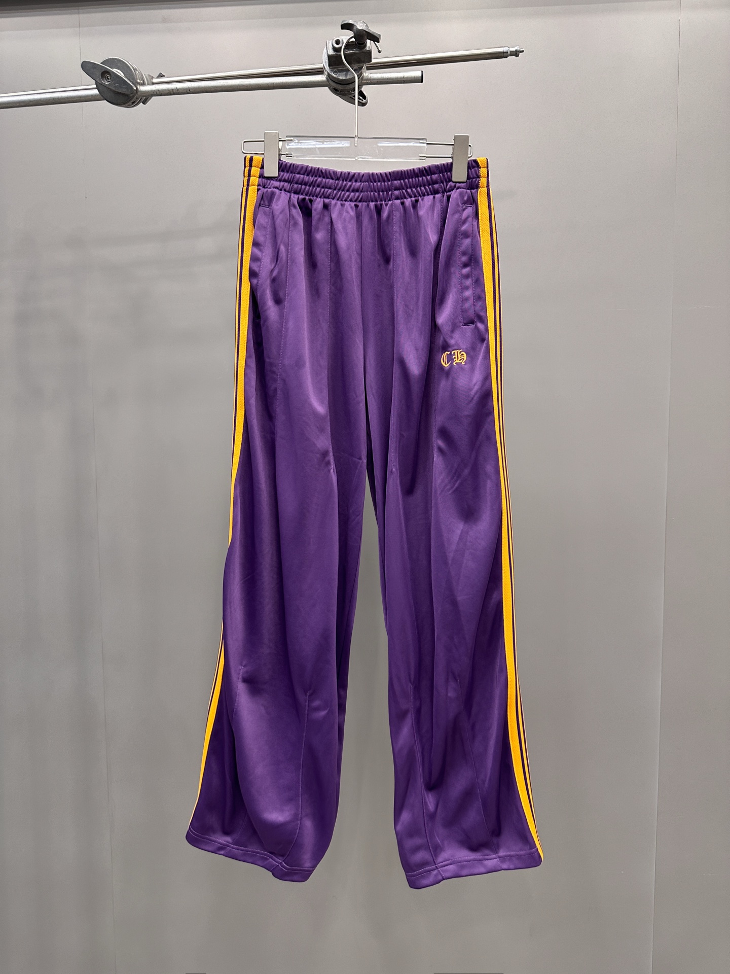 NO:464772,Croxin | New casual pants, classic embroidery logo, handmade car side bar craftsmanship, casual fashion, same style for men and women, size sml, chrome hearts, alexander wang19860909克罗心 ｜ 新款休闲裤,经典刺绣标,手工车侧杠工艺,休闲时尚,男女同款,尺码sml,,chrome hearts,alexander wang,Women's clothing