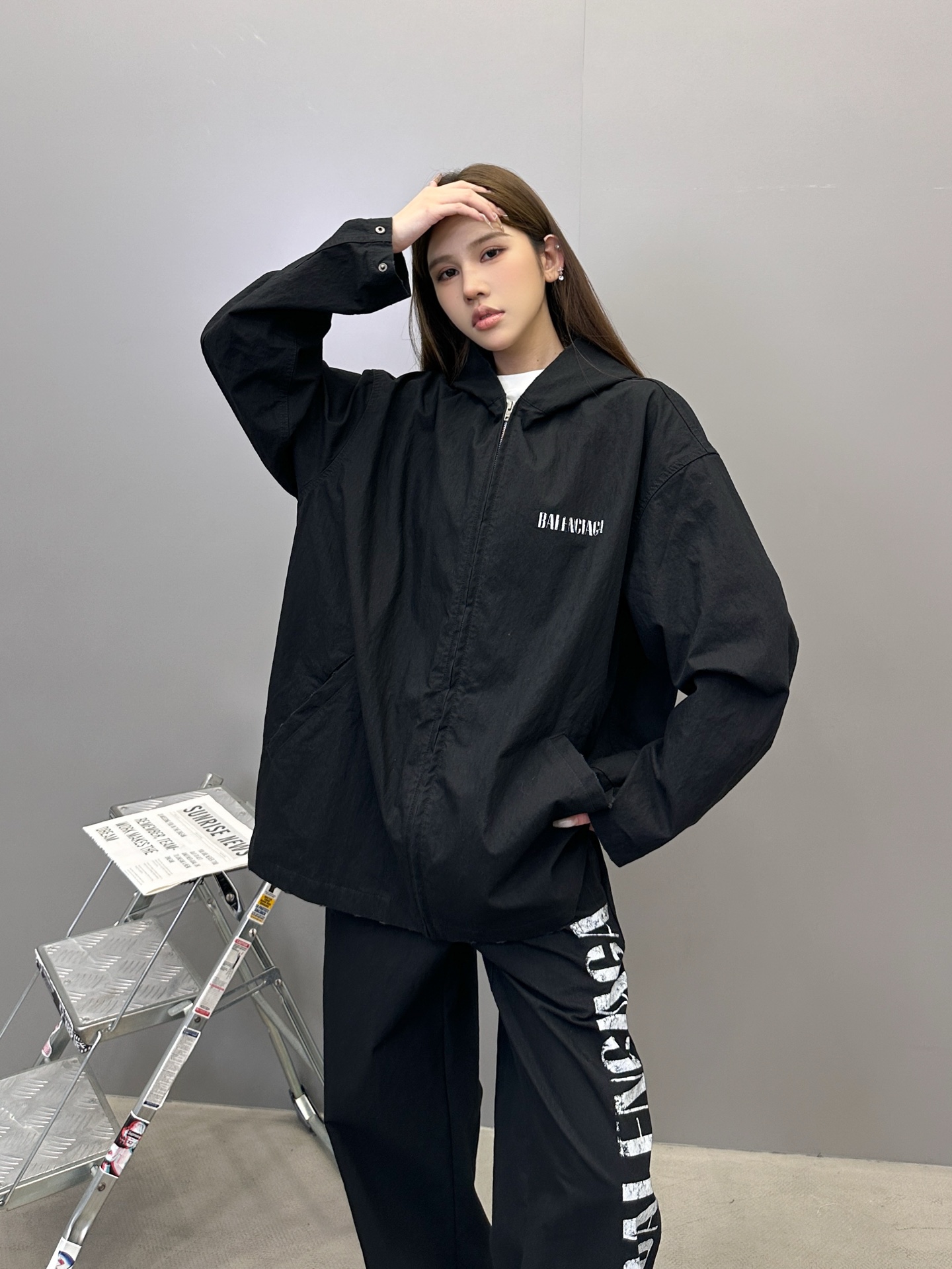NO:464742,Paris ｜ New windbreaker jacket, laundry washing and water grinding technology plus front and rear printing, imported high-density cotton brocade fabric, same style for men and women, size sml, jackets & coats, alexander wang19860909巴黎 ｜ 新款风衣外套,成衣洗水吊磨工艺加前后印花,进口高密棉锦面料,男女同款,尺码sml,,jackets & coats,alexander wang,Women's clothing