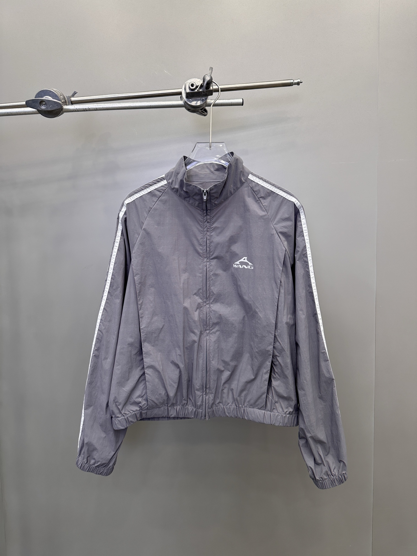 NO:464750,King | New sports and casual tops, classic thick printed logo, handmade car bar craftsmanship, imported nylon fabric, size sml, alexander wang, alexander wang19860909大王 ｜ 新款运动休闲上衣,经典厚版印花标,手工车杠工艺,进口尼龙面料,尺码sml,,alexander wang,alexander wang,Women's clothing