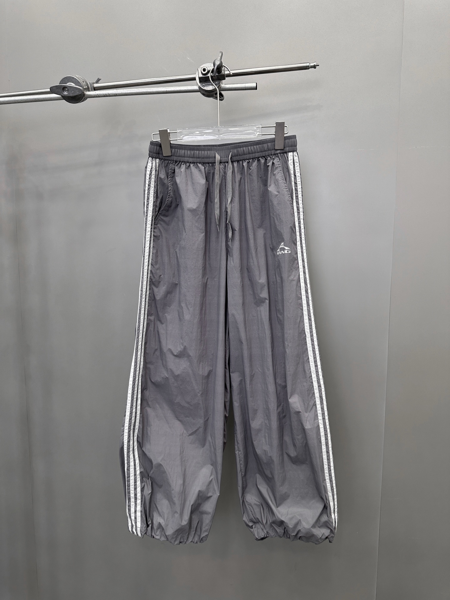 NO:464758,King | New sports casual pants, classic thick printed logo, handmade car bar craftsmanship, imported nylon fabric, same style for men and women, size sml, alexander wang, alexander wang19860909大王 ｜ 新款运动休闲裤,经典厚版印花标,手工车杠工艺,进口尼龙面料,男女同款,尺码sml,,alexander wang,alexander wang,Women's clothing