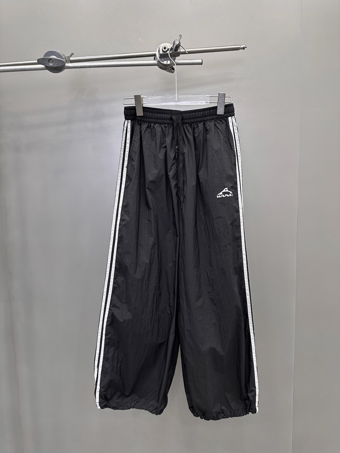 NO:464780,King | New sports casual pants, classic thick printed logo, handmade car bar craftsmanship, imported nylon fabric, same style for men and women, size sml, alexander wang, alexander wang19860909大王 ｜ 新款运动休闲裤,经典厚版印花标,手工车杠工艺,进口尼龙面料,男女同款,尺码sml,,alexander wang,alexander wang,Women's clothing