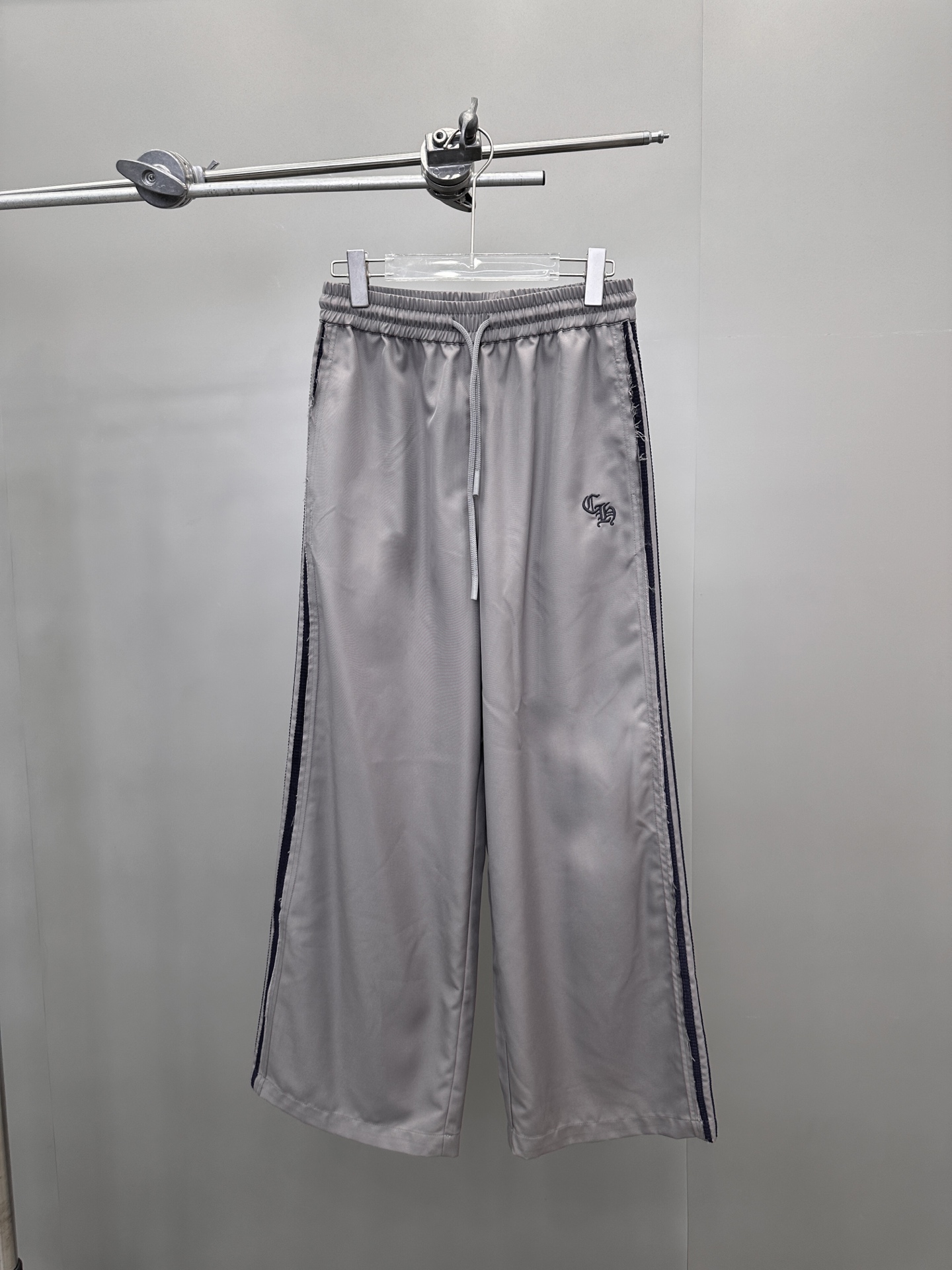 NO:464768,Croxin | New casual pants, classic embroidery logo, handmade corduroy side bar craft, fashionable and casual, same style for men and women, size sml, chrome hearts, alexander wang19860909克罗心 ｜ 新款休闲裤,经典刺绣标,手工车灯芯绒侧杠工艺,时尚休闲,男女同款,尺码sml,,chrome hearts,alexander wang,Women's clothing