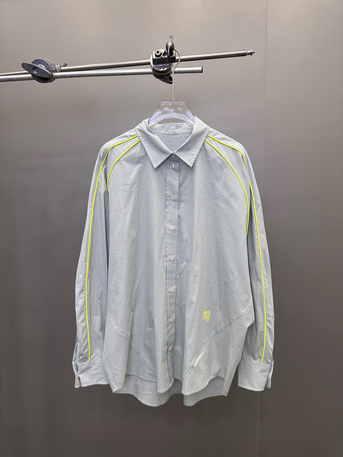 NO:468217,? King | New striped shirt, classic printed logo, contrasting color machine side rope workmanship, imported striped high-density cotton fabric, same style for men and women, size sml, alexander wang, alexander wang19860909? 大王 ｜ 新款条纹衬衣,经典印花标,撞色机边绳做工,进口条纹高密全棉面料,男女同款,尺码sml,,alexander wang,alexander wang,Women's clothing