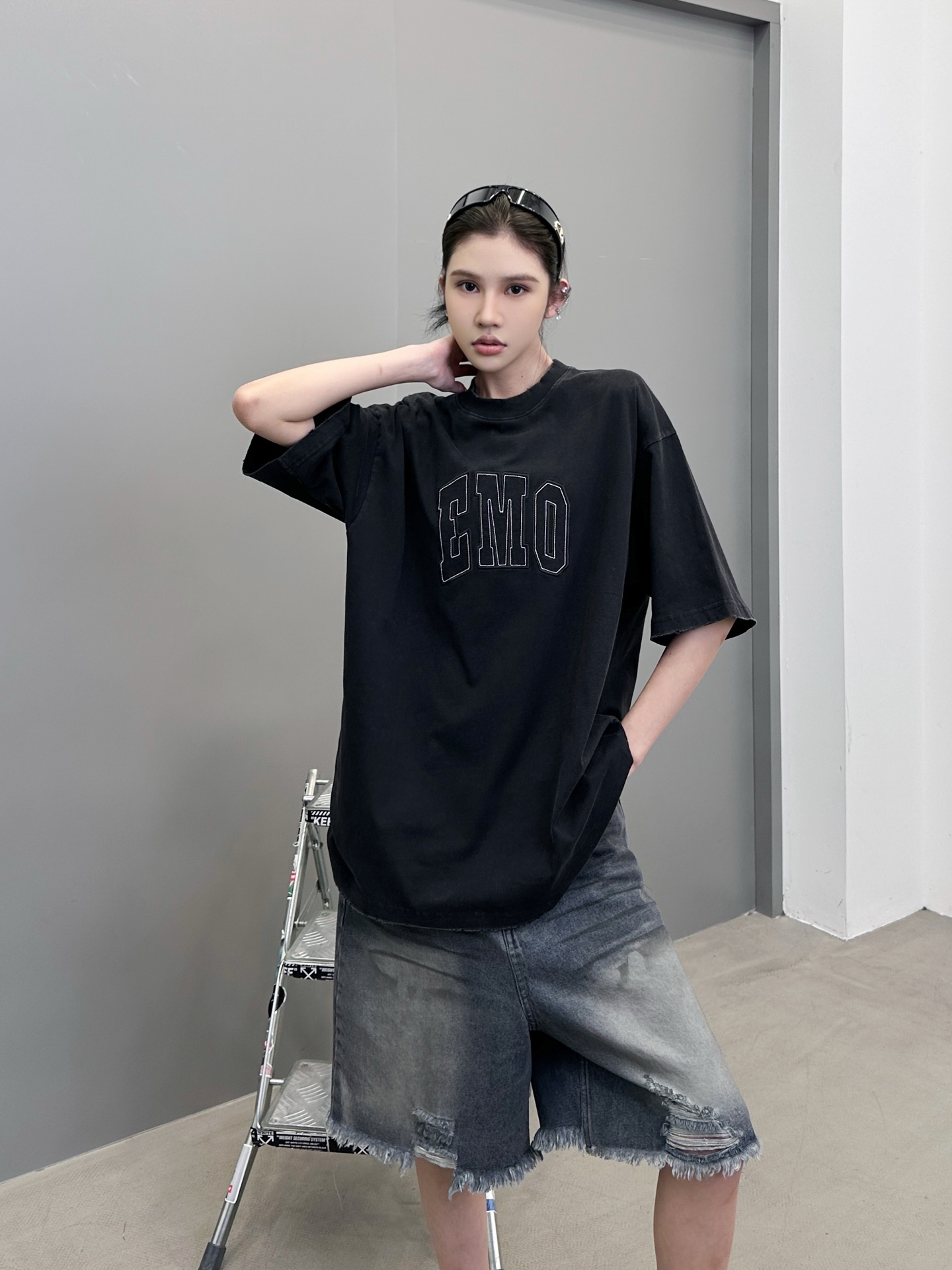 NO:469685,Paris ｜ New short-sleeved T, ready-to-wear washing water fried color hanging grinding and patch embroidery technology, same style for men and women, size sml, T-shirt, alexander wang19860909巴黎 ｜ 新款短袖t,成衣洗水炒色吊磨加贴布绣工艺,男女同款,尺码sml,,T-shirt,alexander wang,Women's clothing