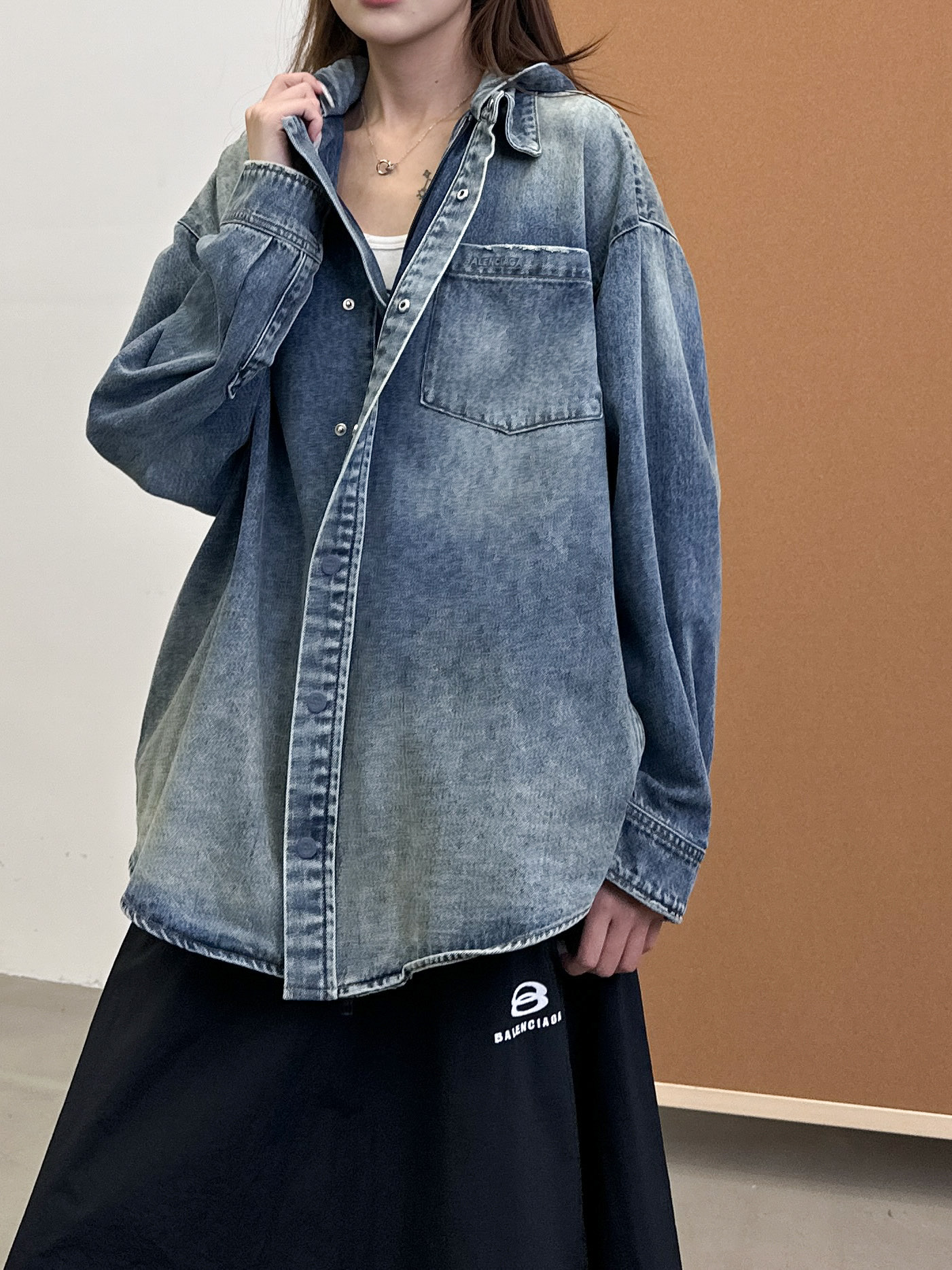 NO:469678,｜The new Paris denim jacket, pure cotton denim fabric, deconstructed and spliced ​​design, the hooded version is simple and versatile, the old washing process is retro and fashionable, the loose version is the same as men and women, size sml, jackets & coats, hats, alexander wang19860909｜巴黎新款牛仔外套,纯棉牛仔面料,解构拼接设计感十足,连帽版型简约百搭,做旧水洗工艺复古时尚,宽松版型男女同款,尺码sml,,jackets & coats,hats,alexander wang,Women's clothing