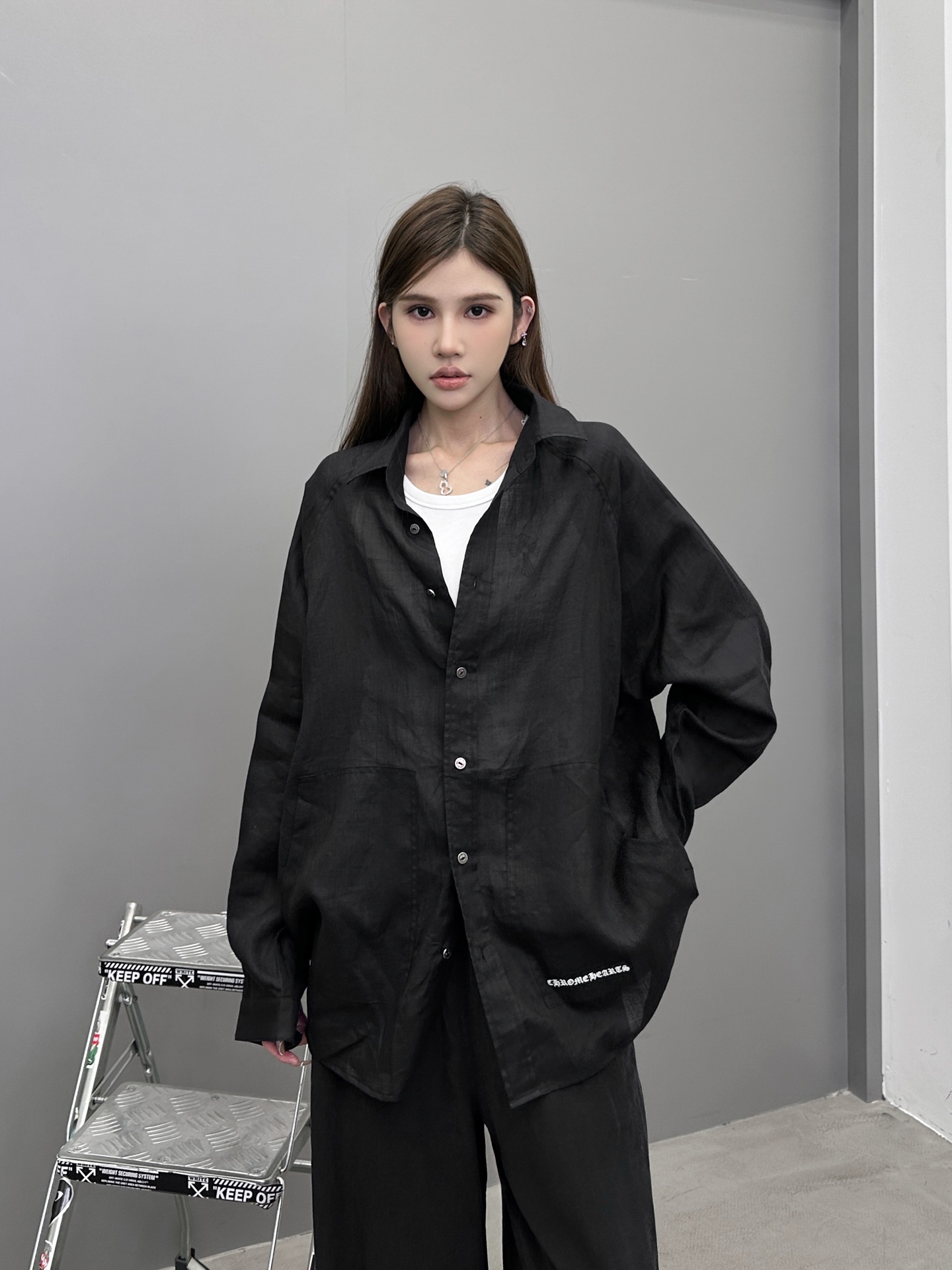 NO:473439,Croxin | New shirt, imported Japanese full hemp fabric, classic hardware buckle embroidery logo, same style for men and women, size sml, chrome hearts, alexander wang19860909克罗心 ｜ 新款衬衣,日本进口全麻面料,经典五金扣刺绣标,男女同款,尺码sml,,chrome hearts,alexander wang,Women's clothing