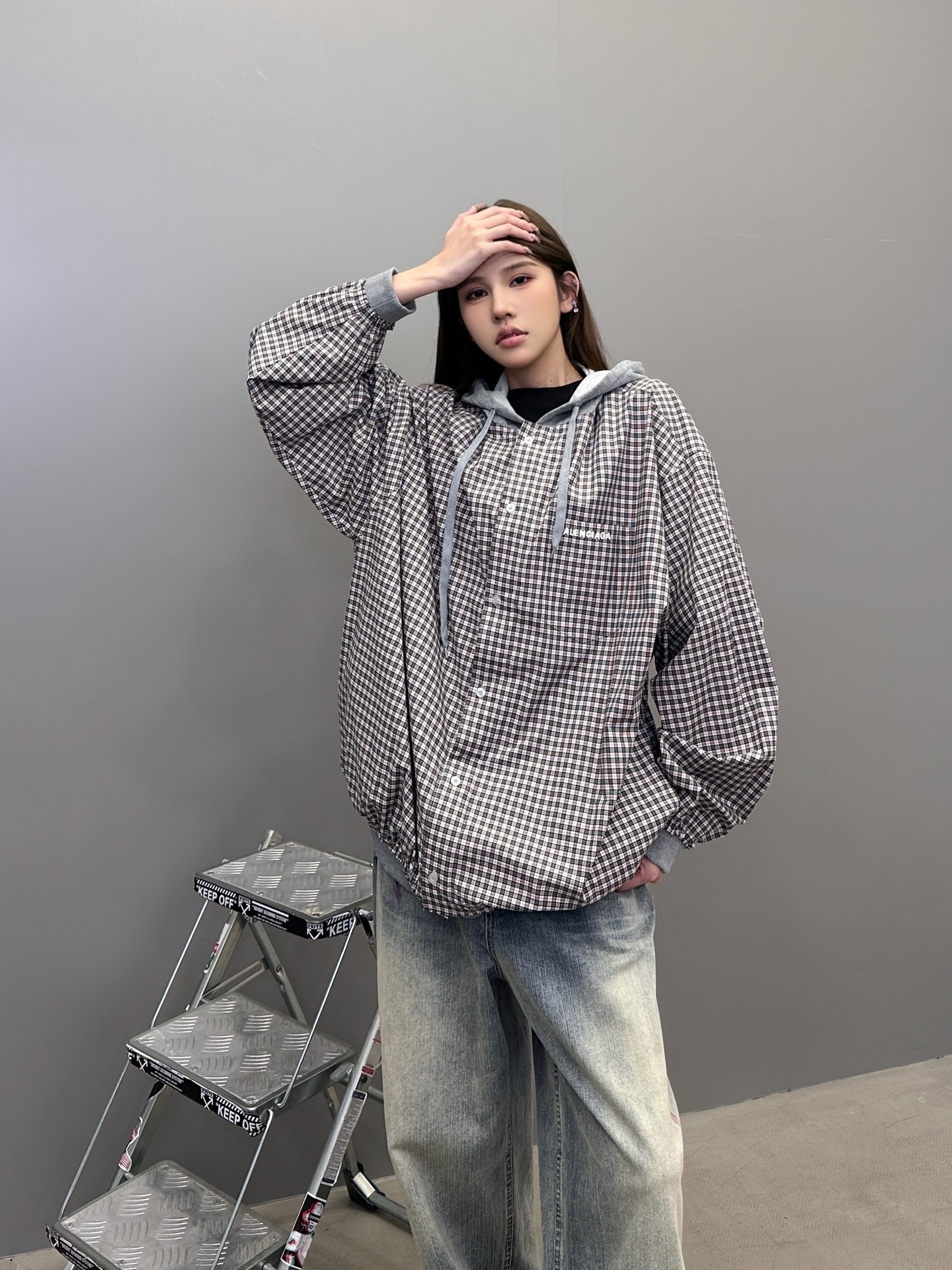 NO:473392,Paris ｜ New cardigan, laundry washing and water grinding technology plus knitted woven splicing, classic embroidery label, same style for men and women, size sml, alexander wang19860909巴黎 ｜ 新款开衫,成衣洗水吊磨工艺加针织梭织拼接,经典刺绣标,男女同款,尺码sml,,alexander wang,Women's clothing