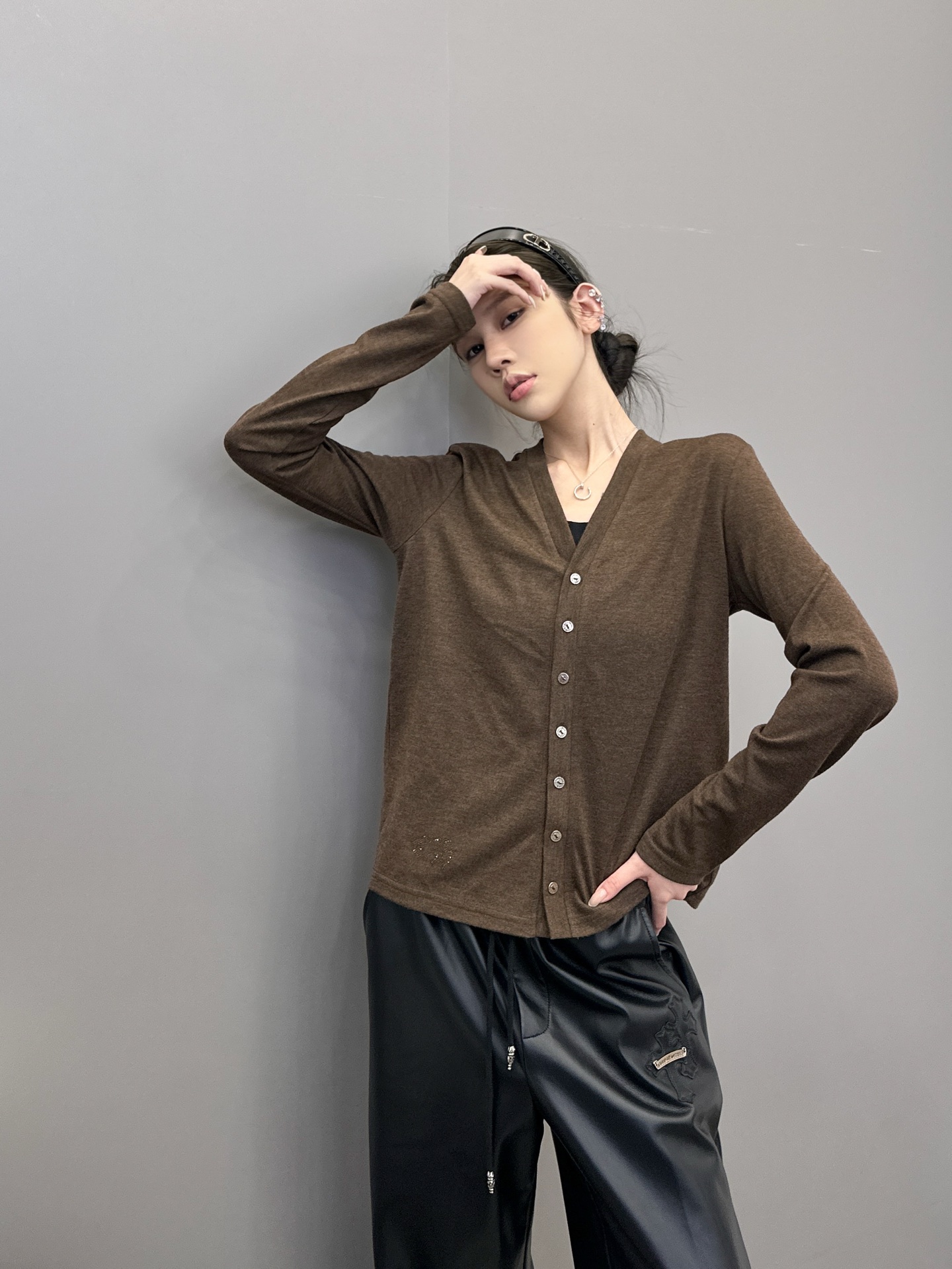 NO:477499,Croxin | New cardigan, laundry washing water and ironing process, imported wool blend fabric, size sml, chrome hearts, alexander wang19860909克罗心 ｜ 新款开衫,成衣洗水加烫钻工艺,进口羊毛混纺面料,尺码sml,,chrome hearts,alexander wang,Women's clothing