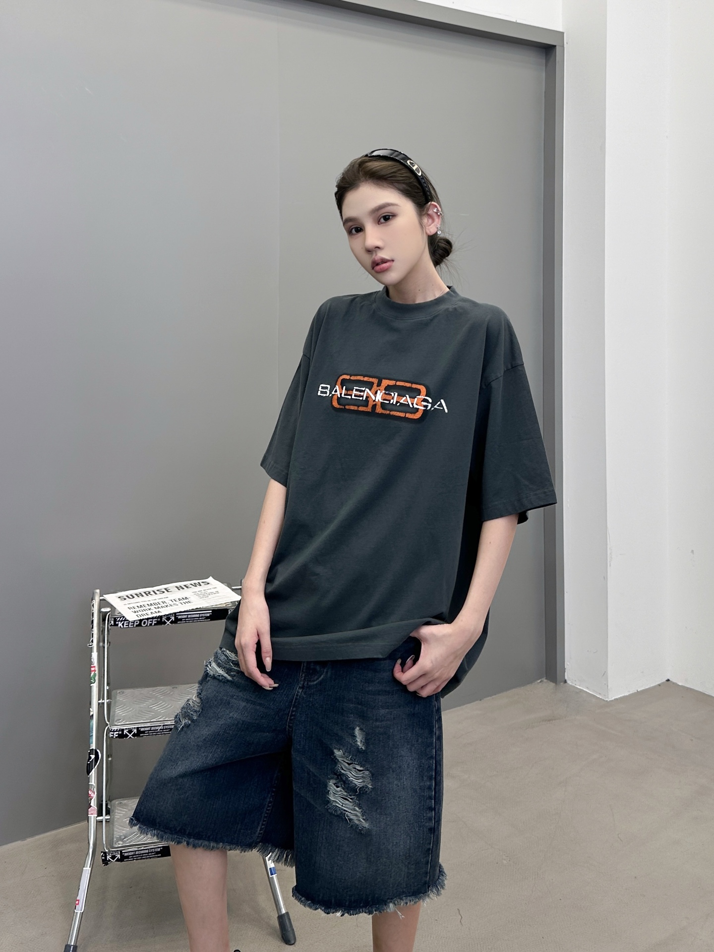 NO:480525,Paris ｜ New short-sleeved T, ready-to-wear wash and stir-fry color plus multi-color printing technology, same style for men and women, size sml, T-shirt, alexander wang19860909巴黎 ｜ 新款短袖t,成衣洗水炒色加多色印花工艺,男女同款,尺码sml,,T-shirt,alexander wang,Women's clothing