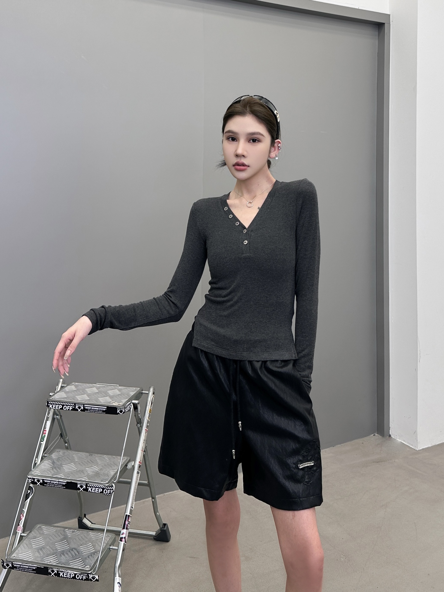 NO:483800,Croxin | New cardigan, handmade car logo craftsmanship, wool viscose-blend fabric, strong elasticity and skin-friendly, size sml, chrome hearts, alexander wang19860909克罗心 ｜ 新款小开衫,手工车标工艺,绵羊毛粘纤混纺面料,弹力亲肤感强,尺码sml,,chrome hearts,alexander wang,Women's clothing