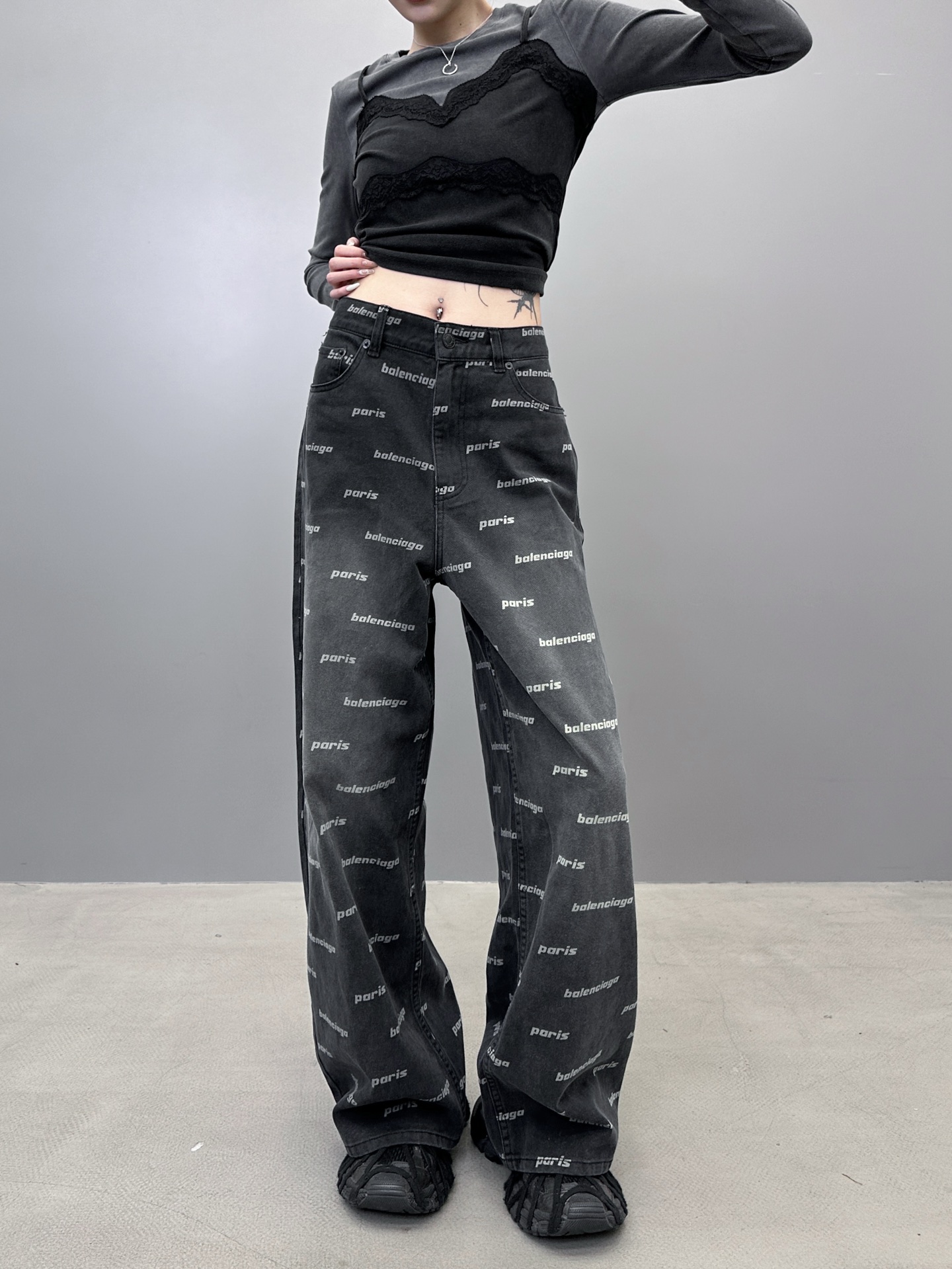 NO:483803,Paris ｜ New style of washing jeans, grey cloth printing and washing water spraying technology, same style for men and women, size sml, jeans, alexander wang19860909巴黎 ｜ 新款洗水牛仔裤,成衣坯布印花加洗水喷色工艺,男女同款,尺码sml,,jeans,alexander wang,Women's clothing